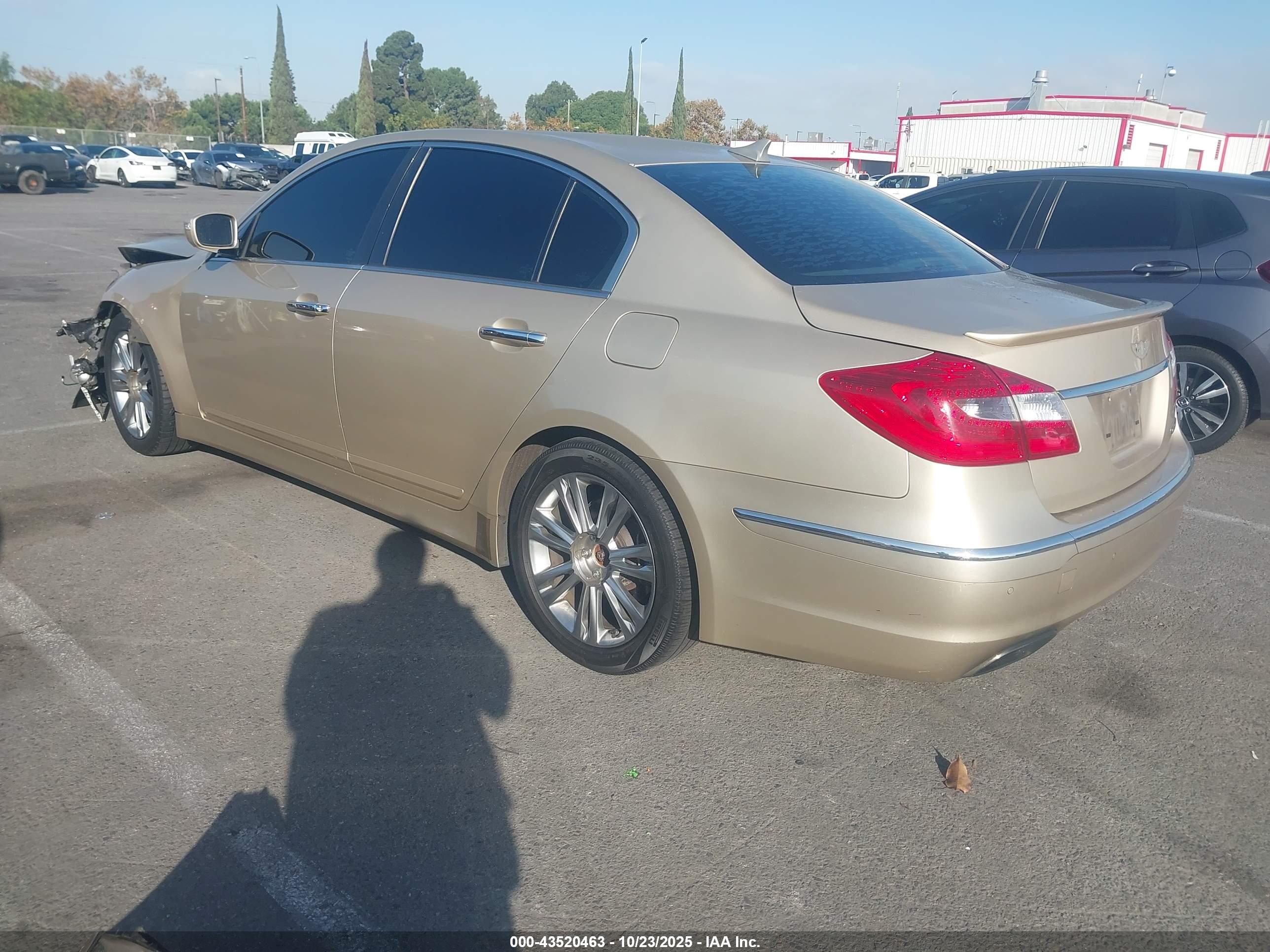 HYUNDAI GENESIS image 3