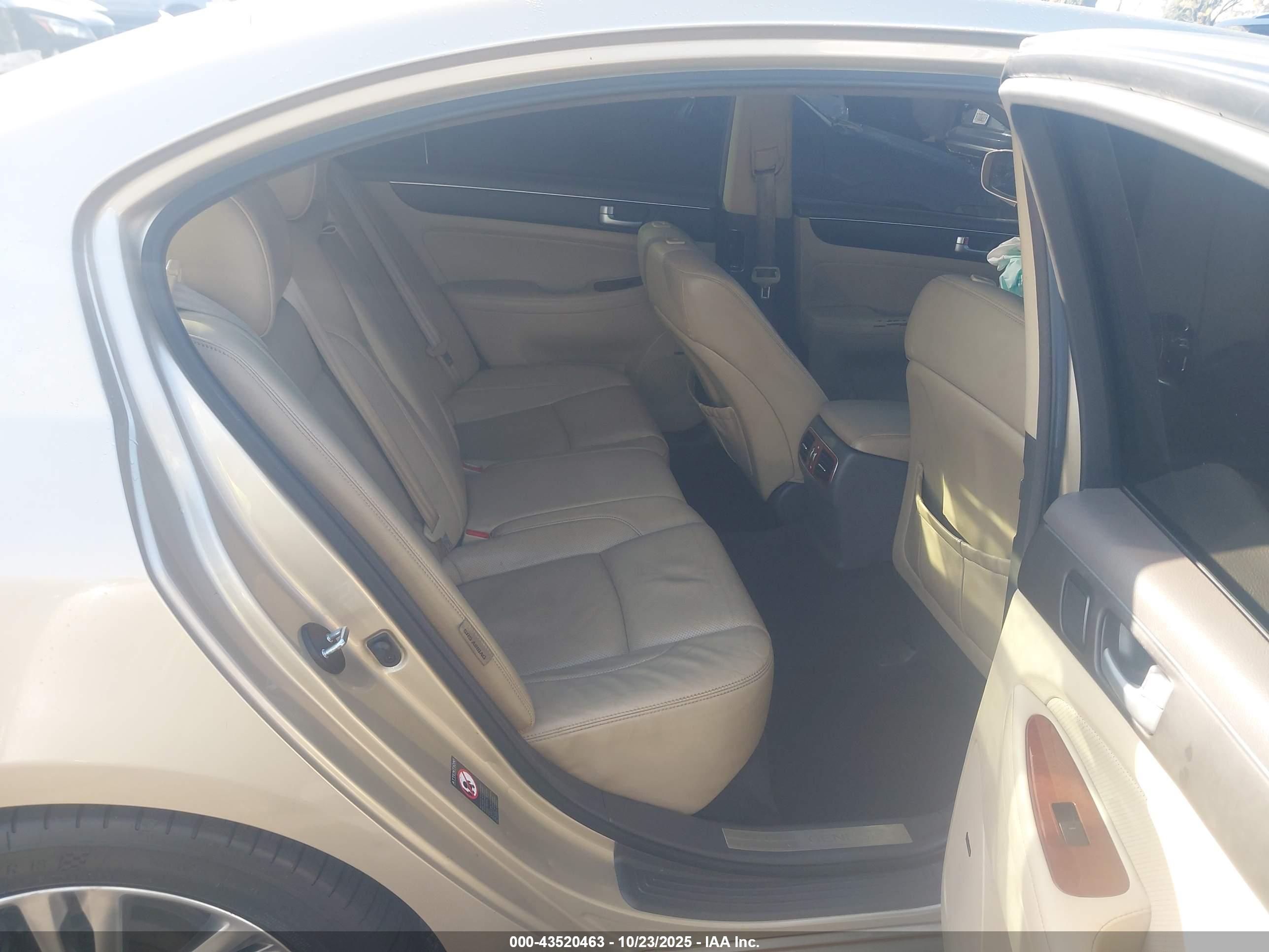 HYUNDAI GENESIS image 8