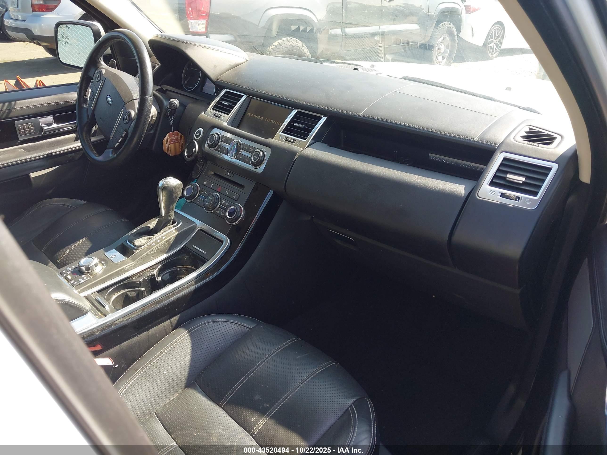 LAND ROVER image 5