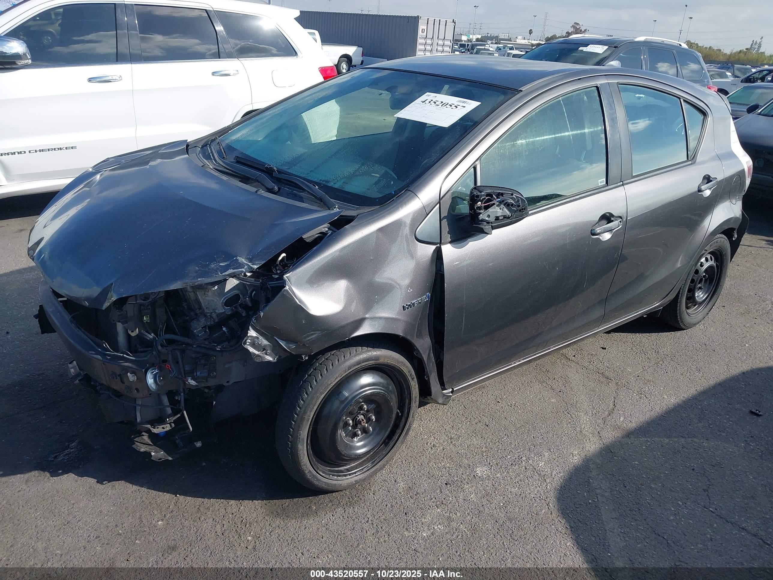 TOYOTA PRIUS image 2