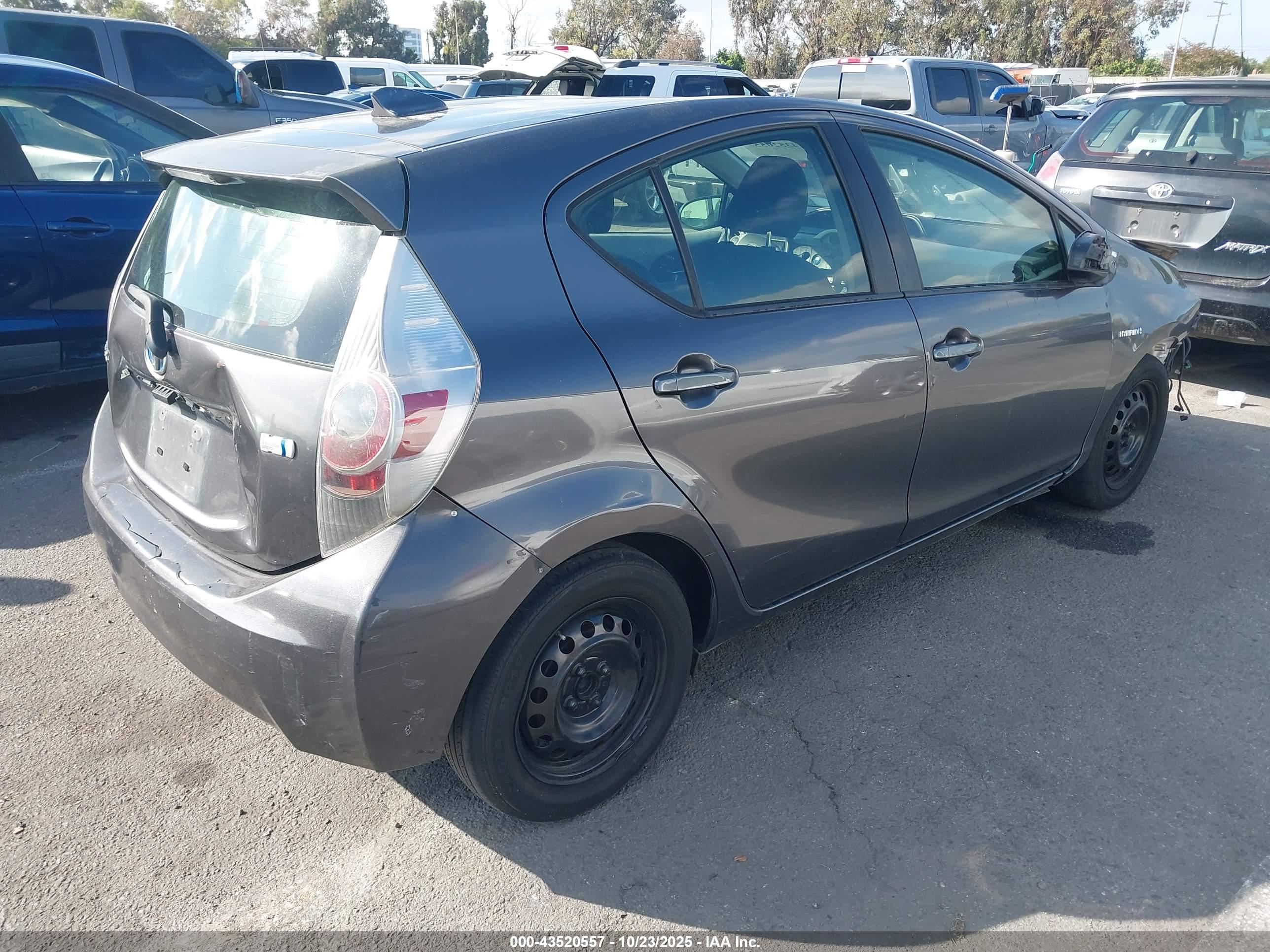 TOYOTA PRIUS image 4
