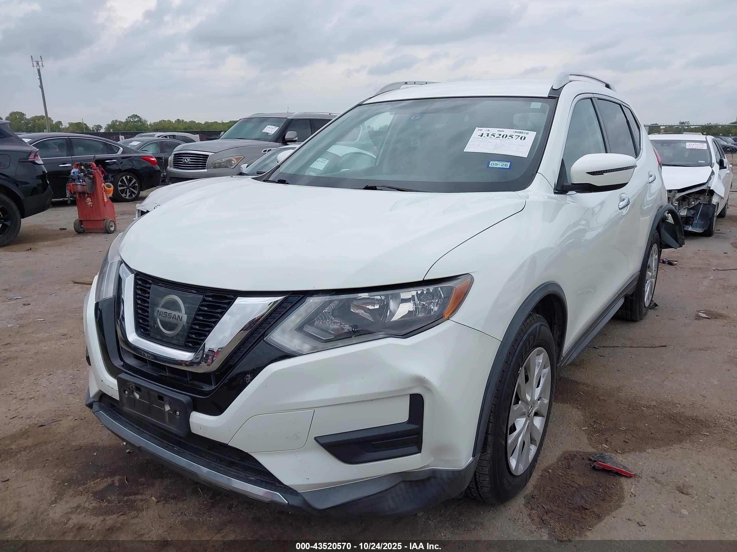 NISSAN ROGUE image 2