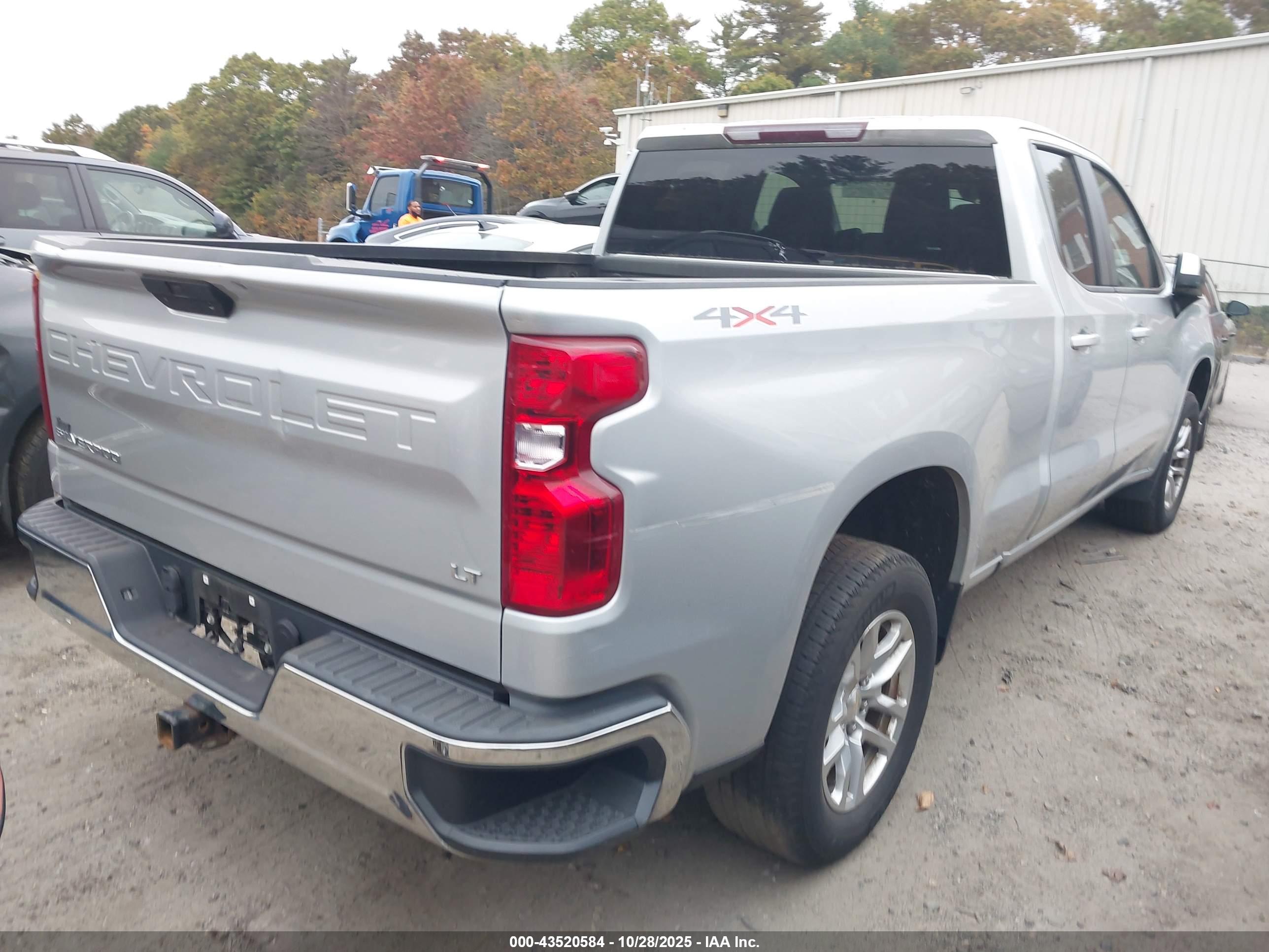 CHEVROLET SILVERADO image 4