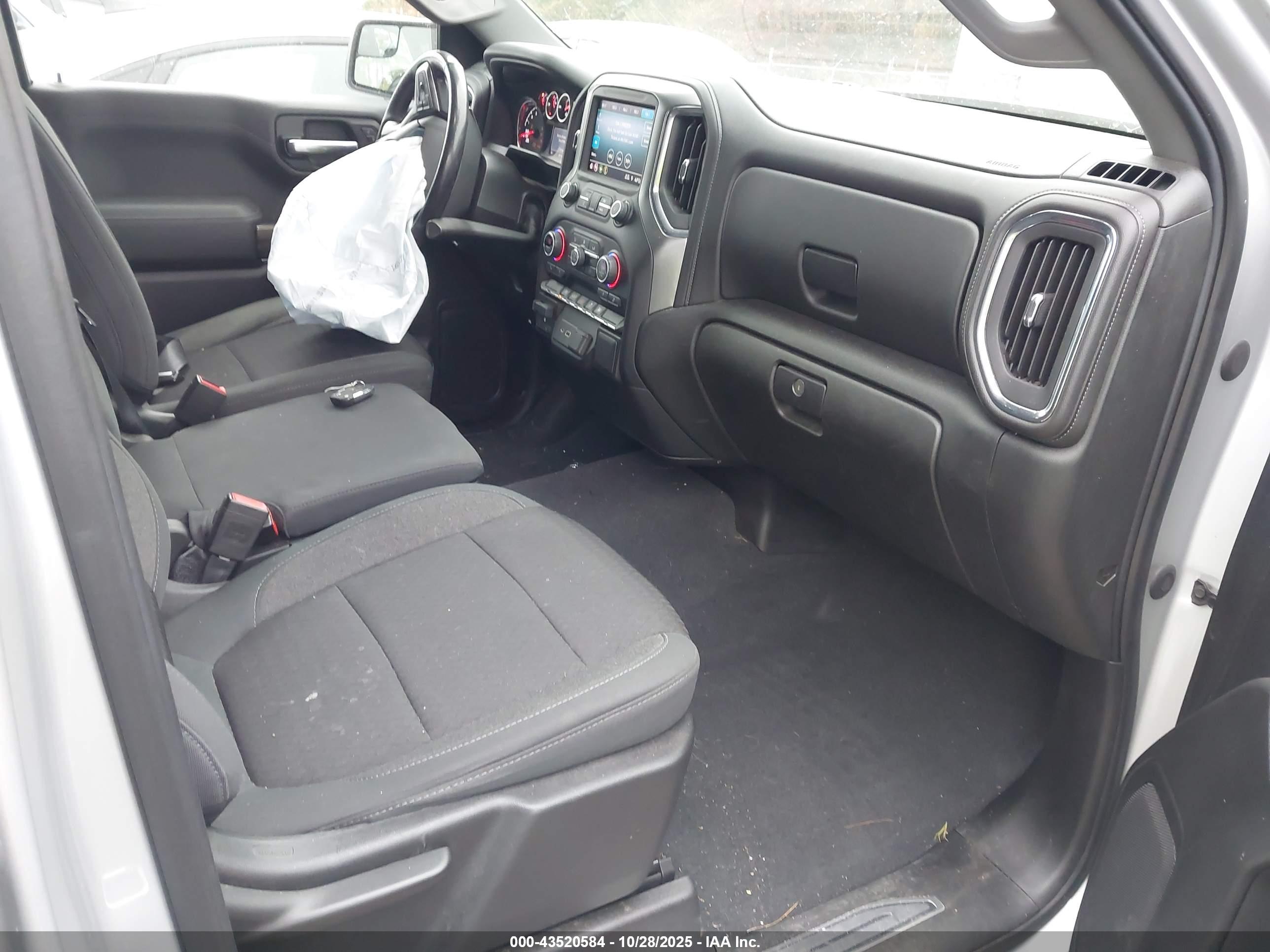 CHEVROLET SILVERADO image 5