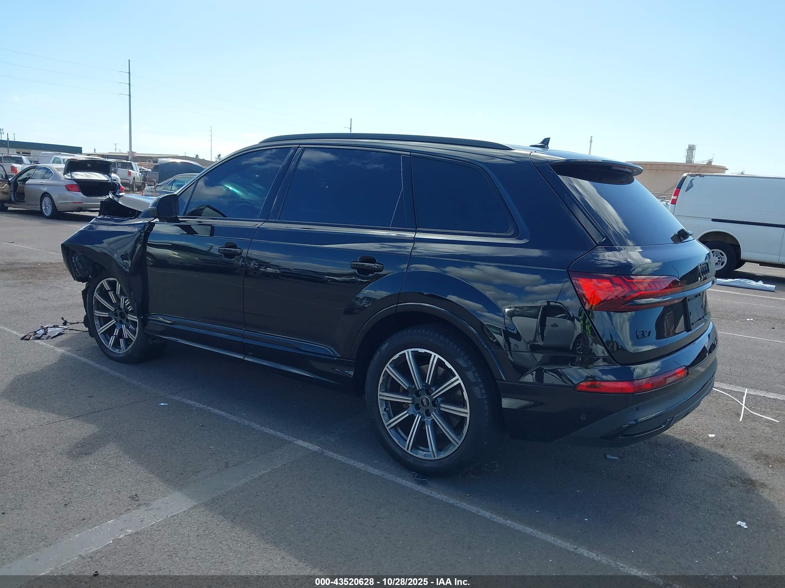AUDI Q7 image 3