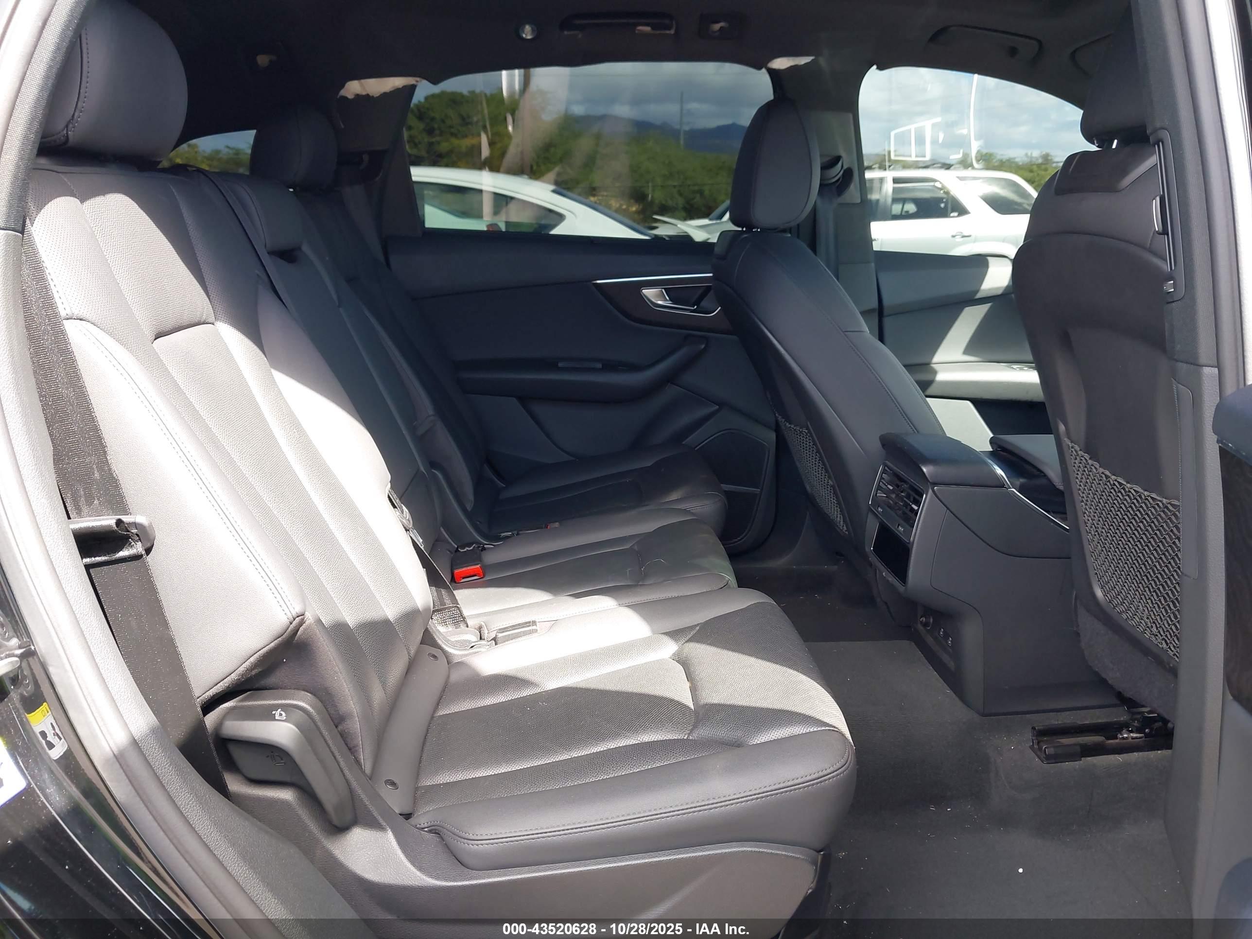 AUDI Q7 image 8