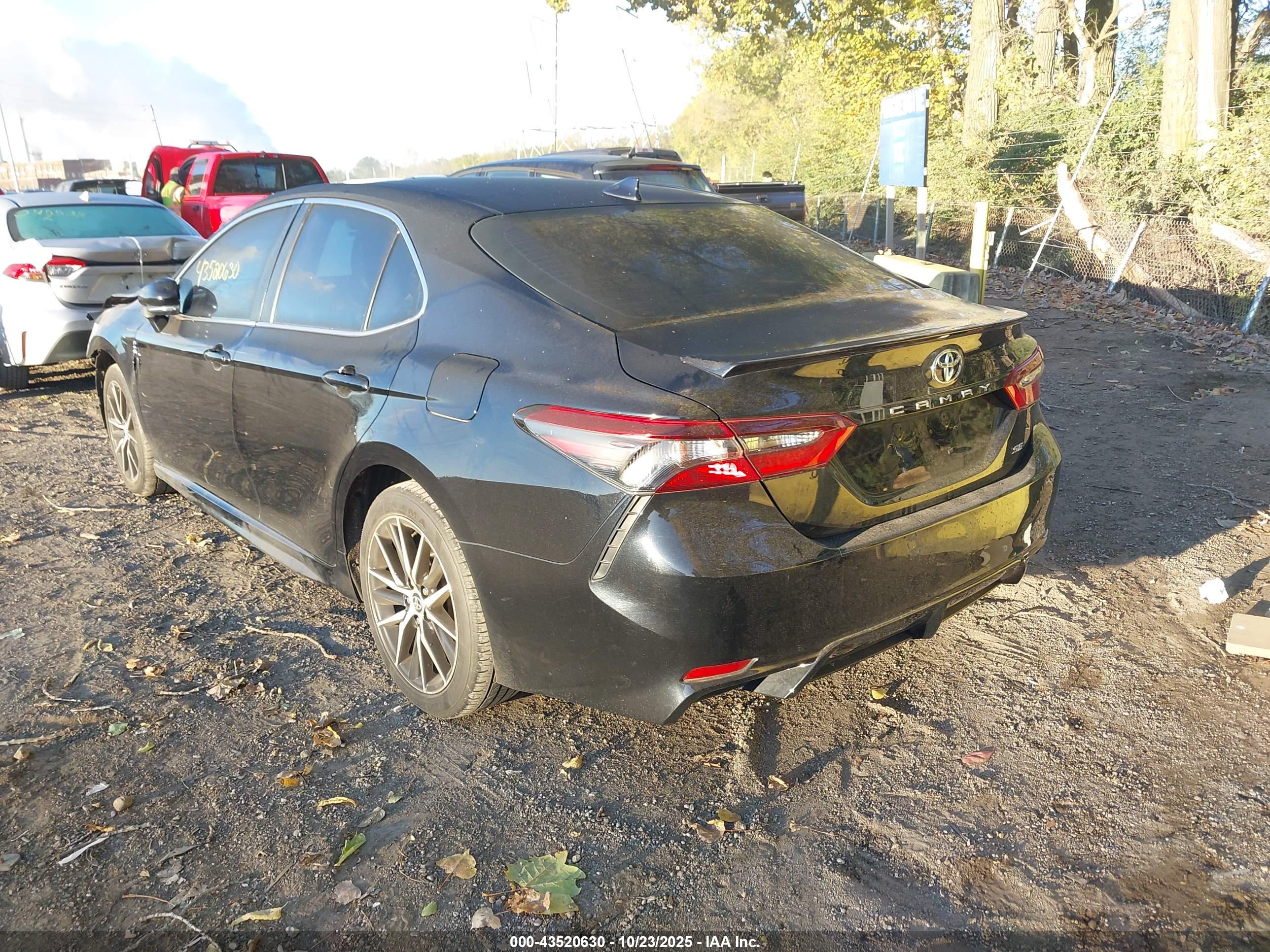 TOYOTA CAMRY image 3