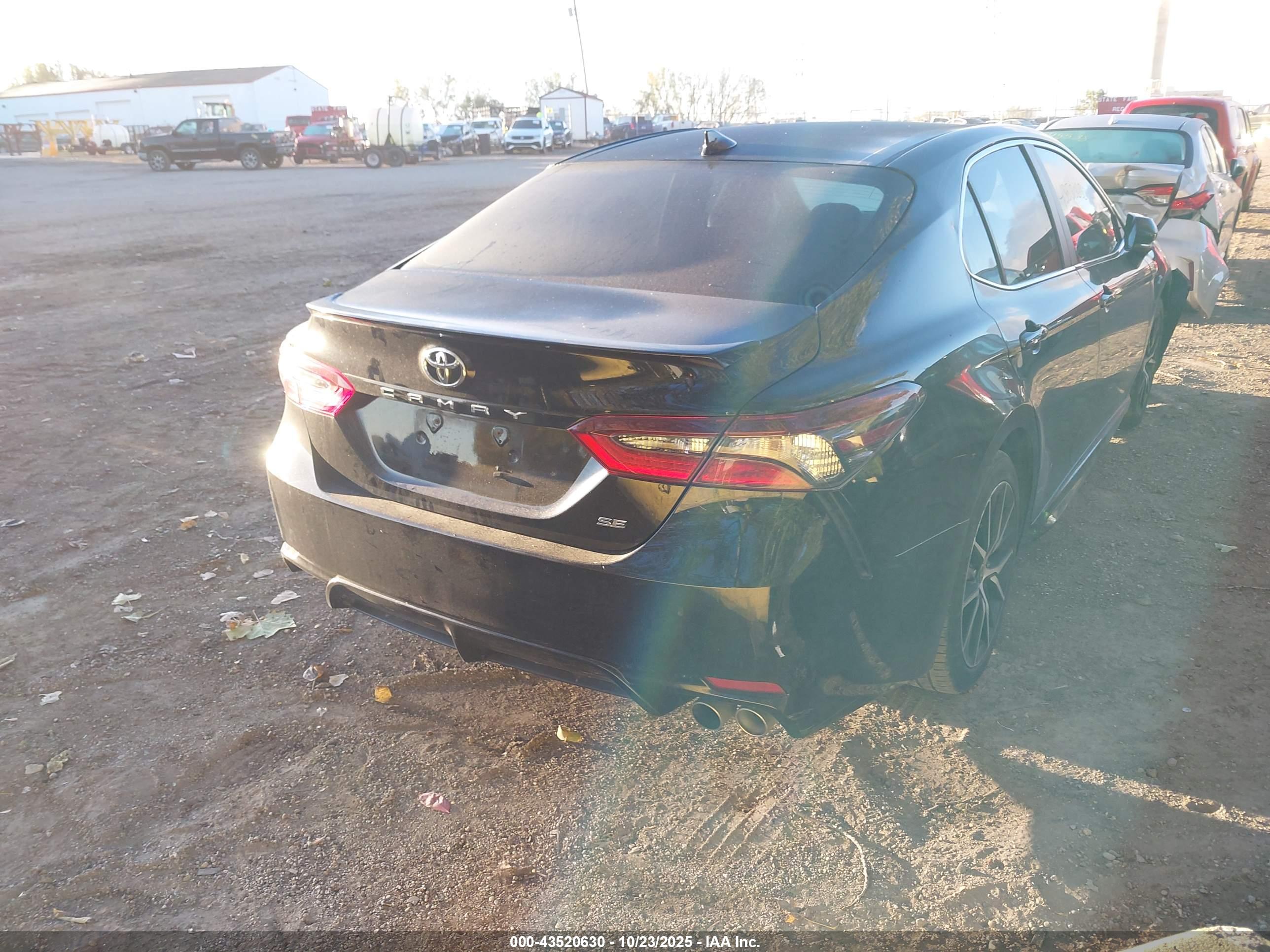 TOYOTA CAMRY image 4