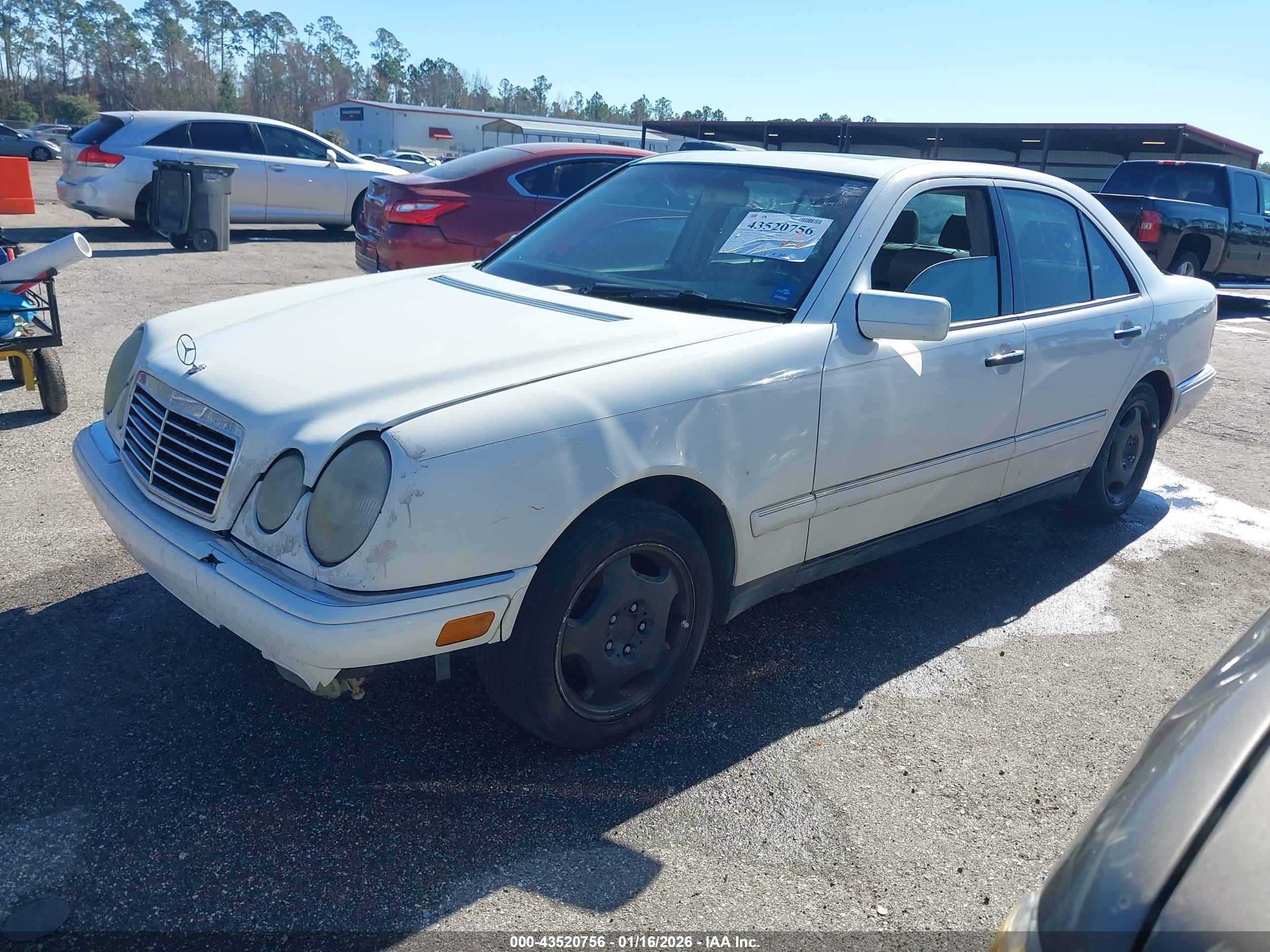 MERCEDES-BENZ E image 2