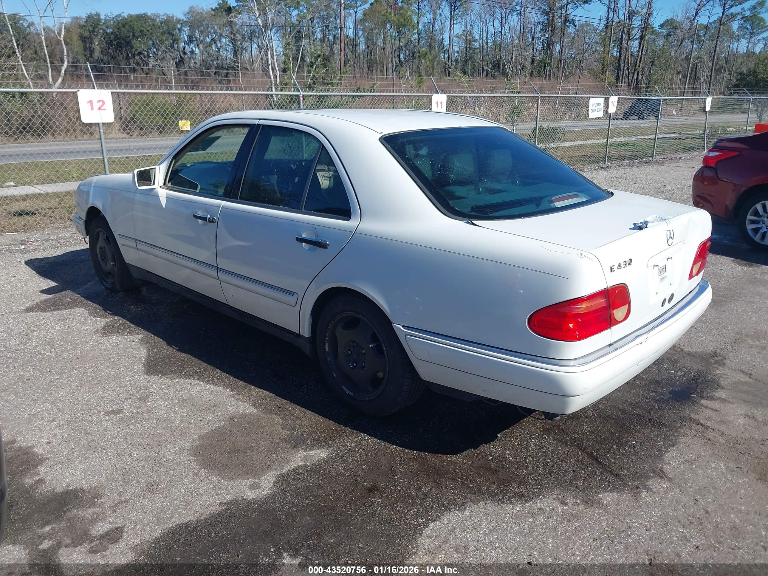 MERCEDES-BENZ E image 3