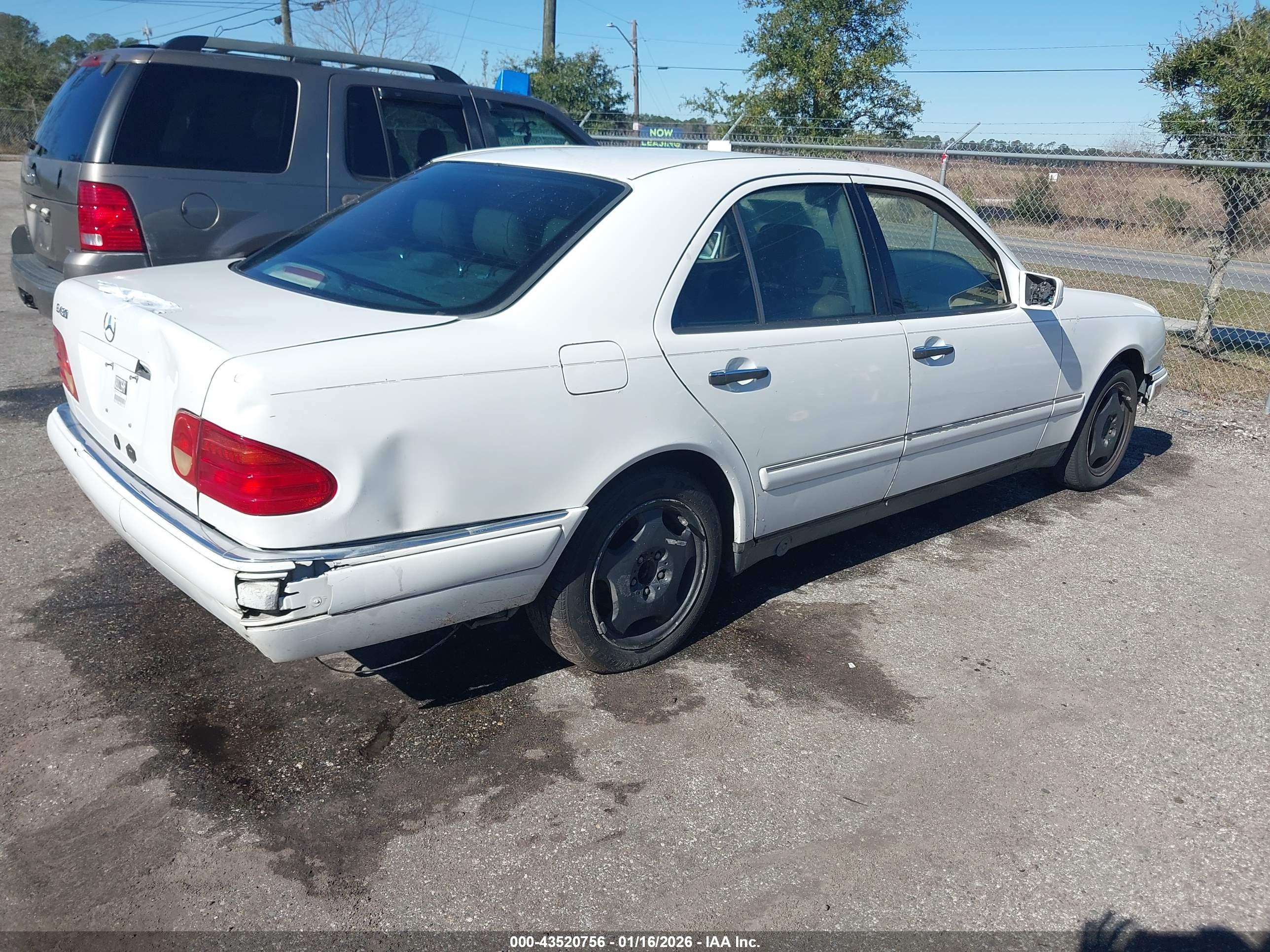 MERCEDES-BENZ E image 4