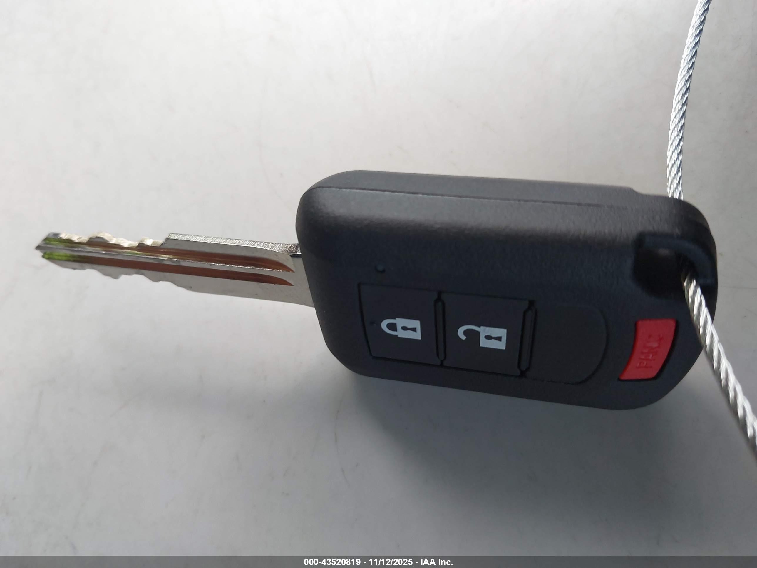 MITSUBISHI OUTLANDER image 11
