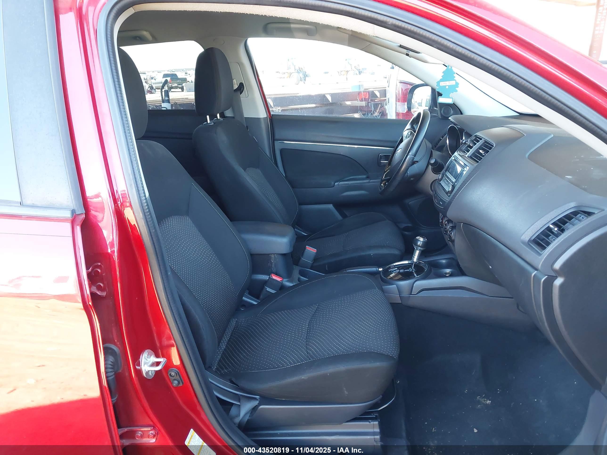 MITSUBISHI OUTLANDER image 5