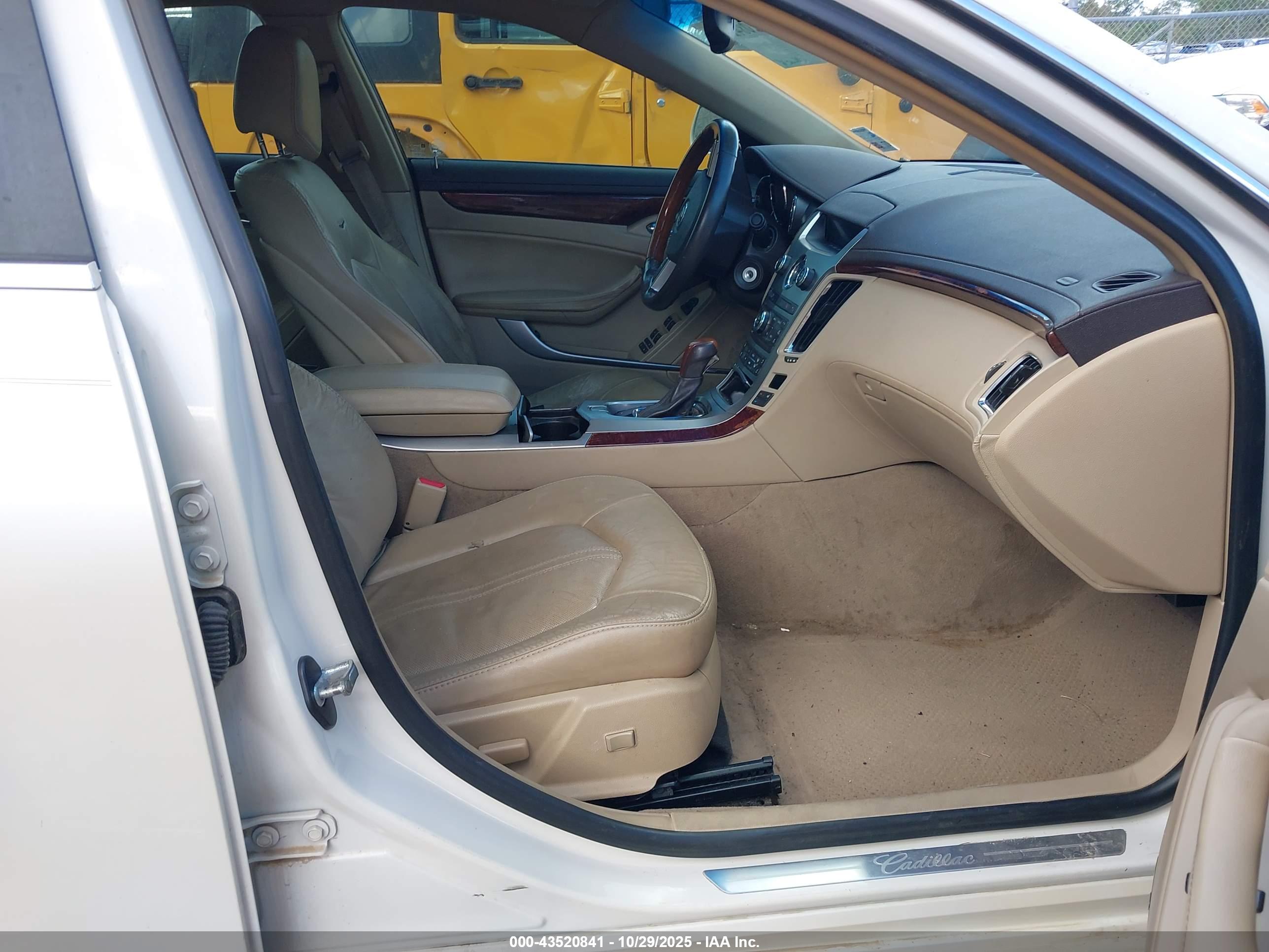 CADILLAC CTS image 5