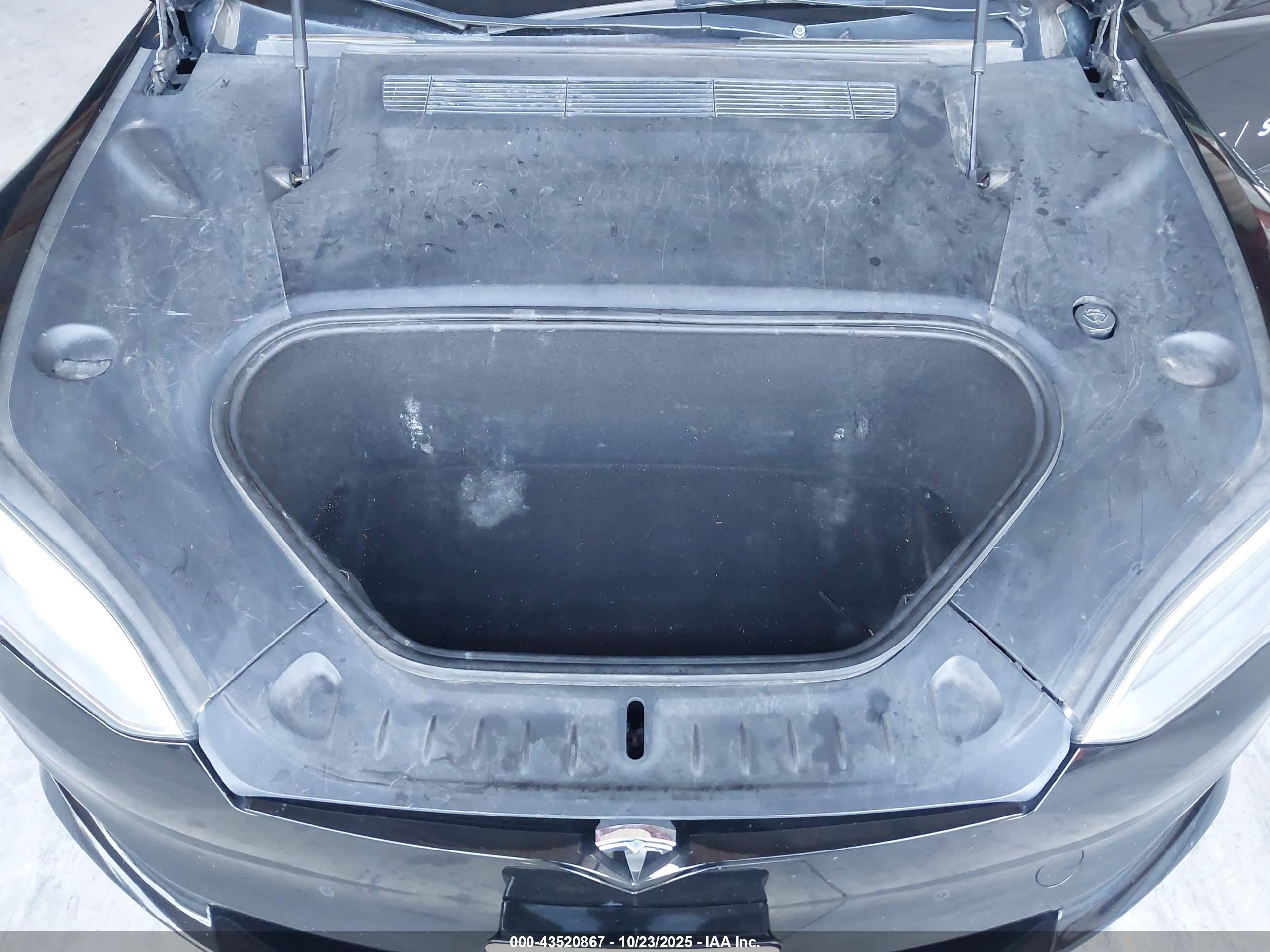 TESLA MODEL image 10