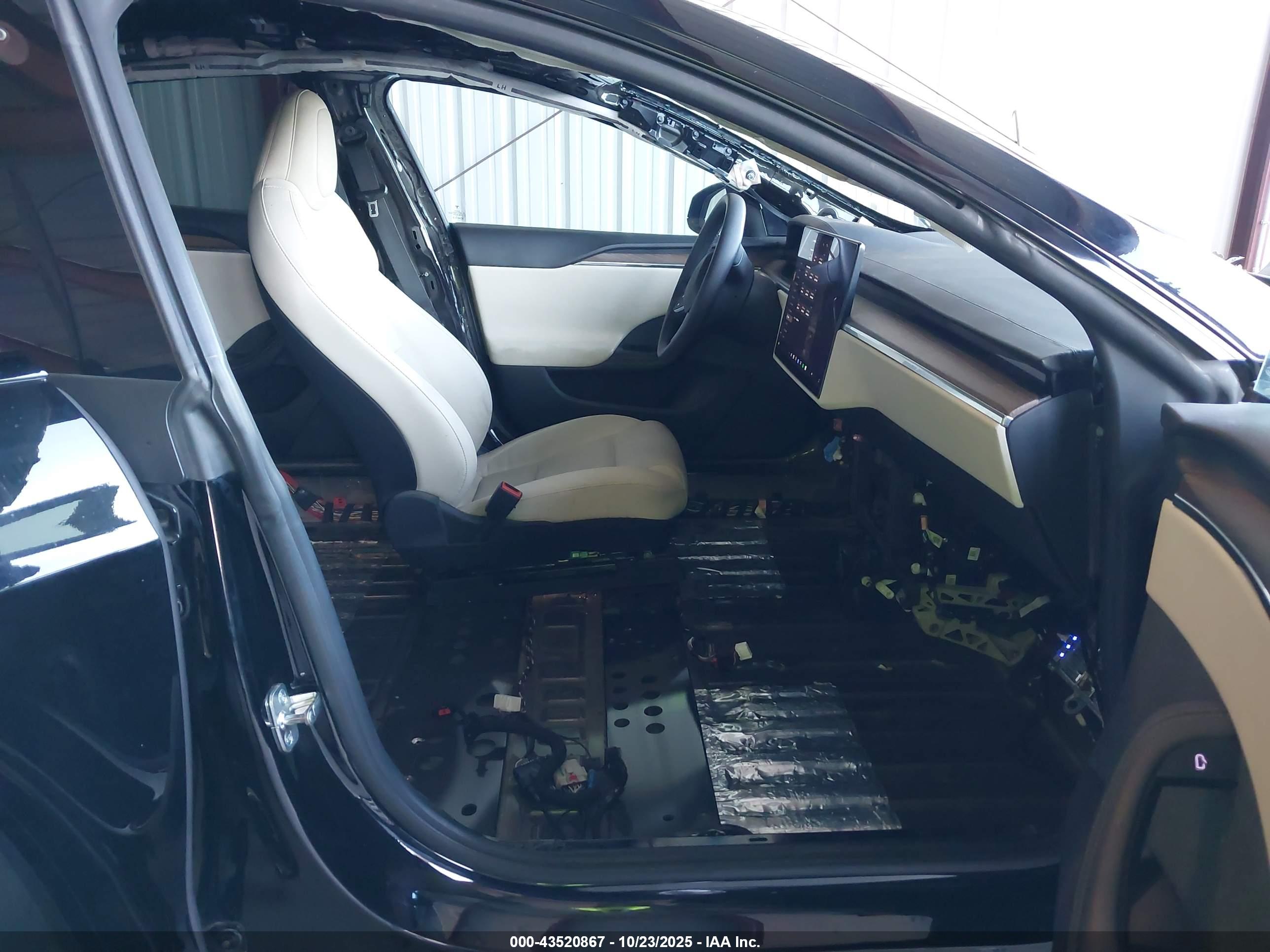 TESLA MODEL image 5