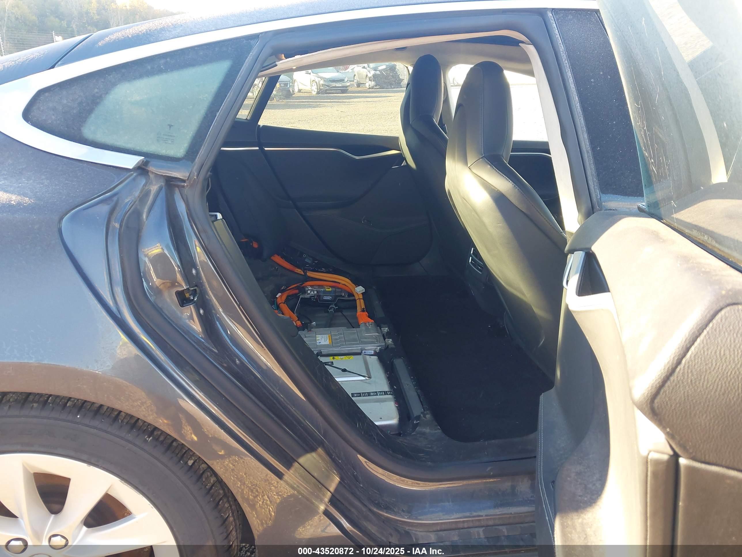 TESLA MODEL image 8