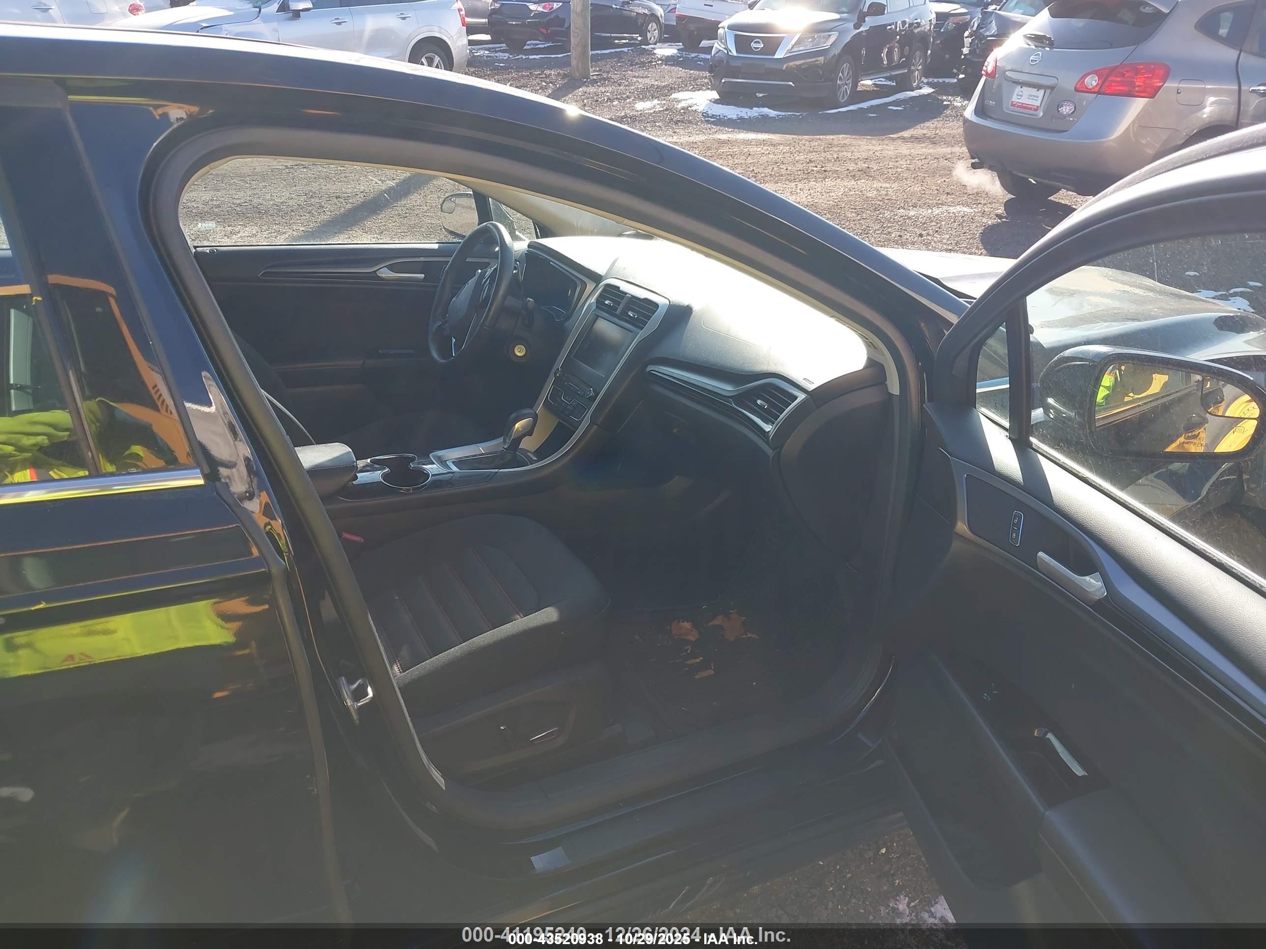 FORD FUSION image 5