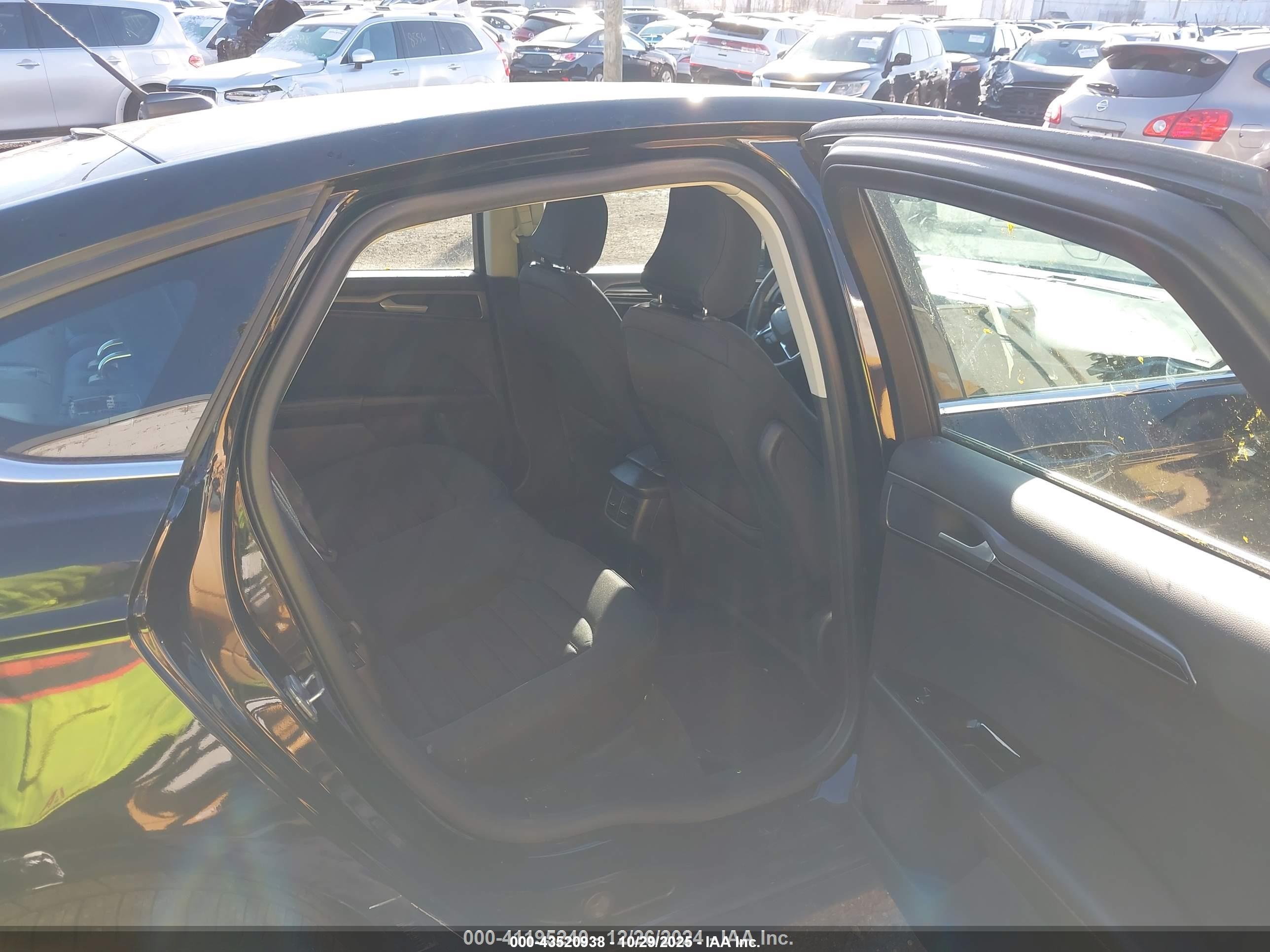 FORD FUSION image 8