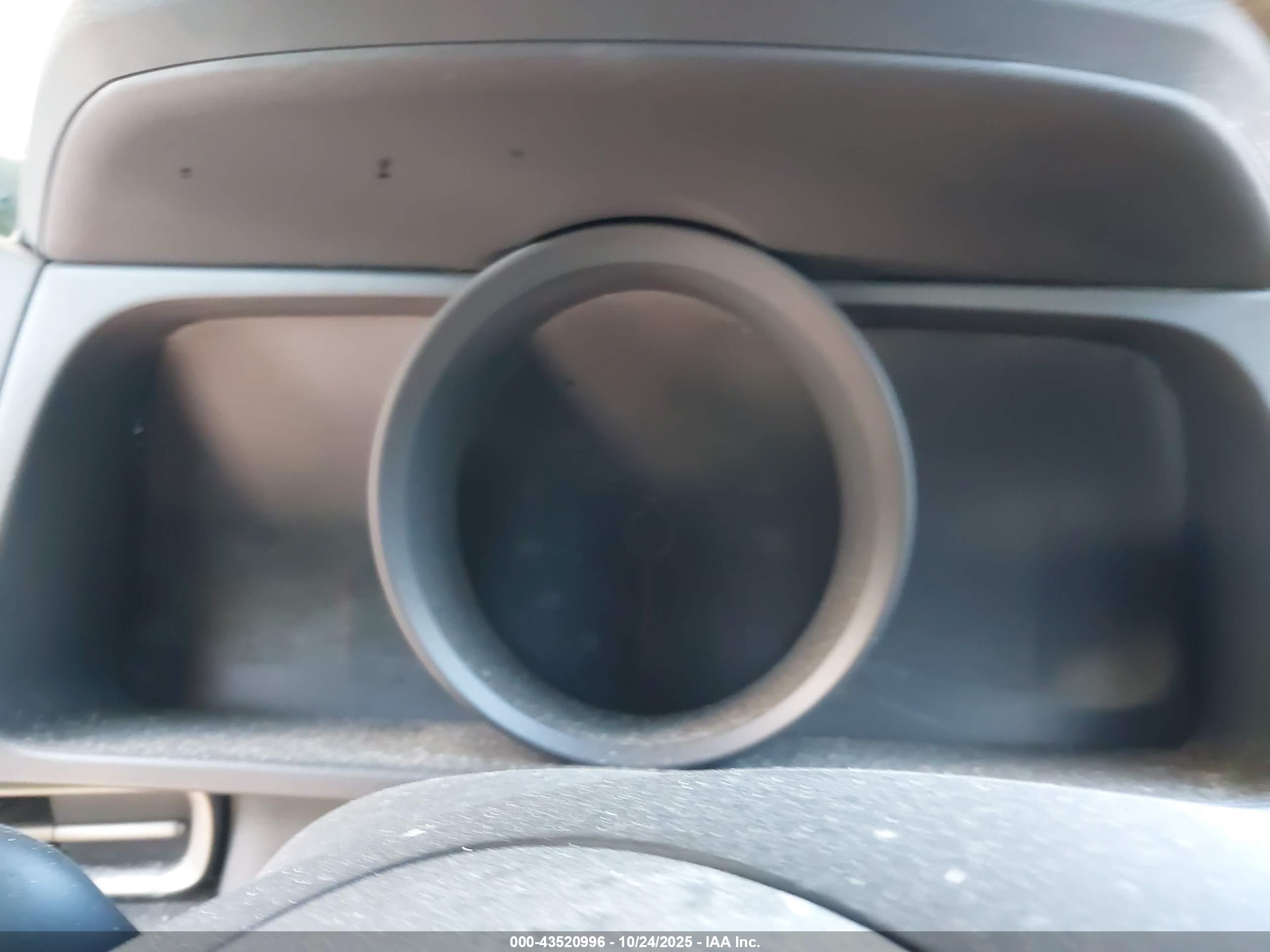 HYUNDAI ELANTRA image 7