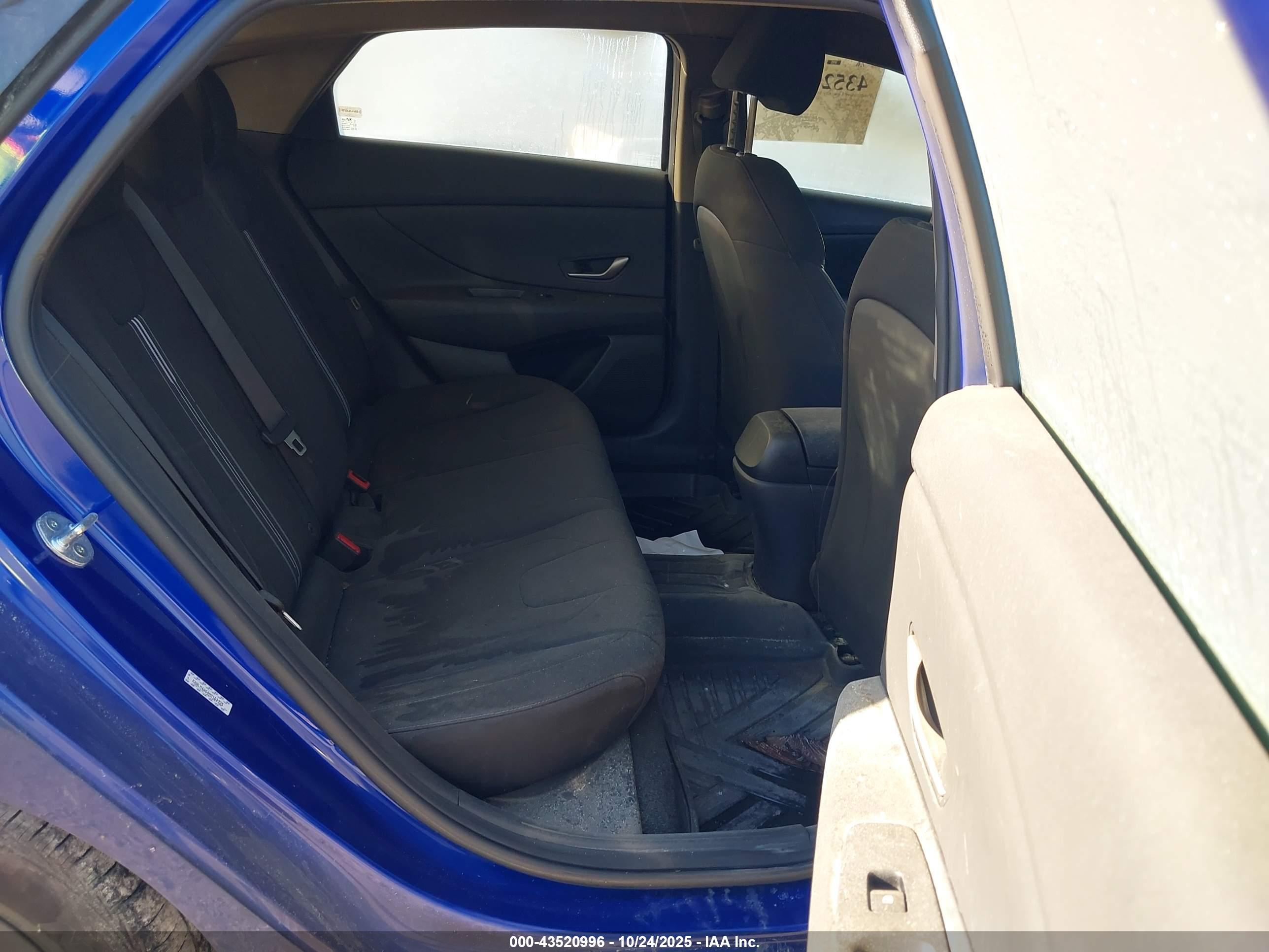 HYUNDAI ELANTRA image 8
