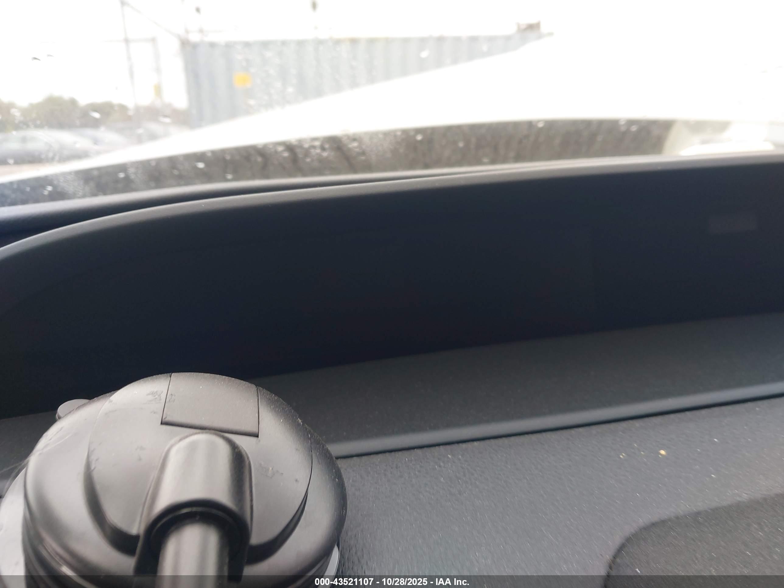 TOYOTA PRIUS image 7