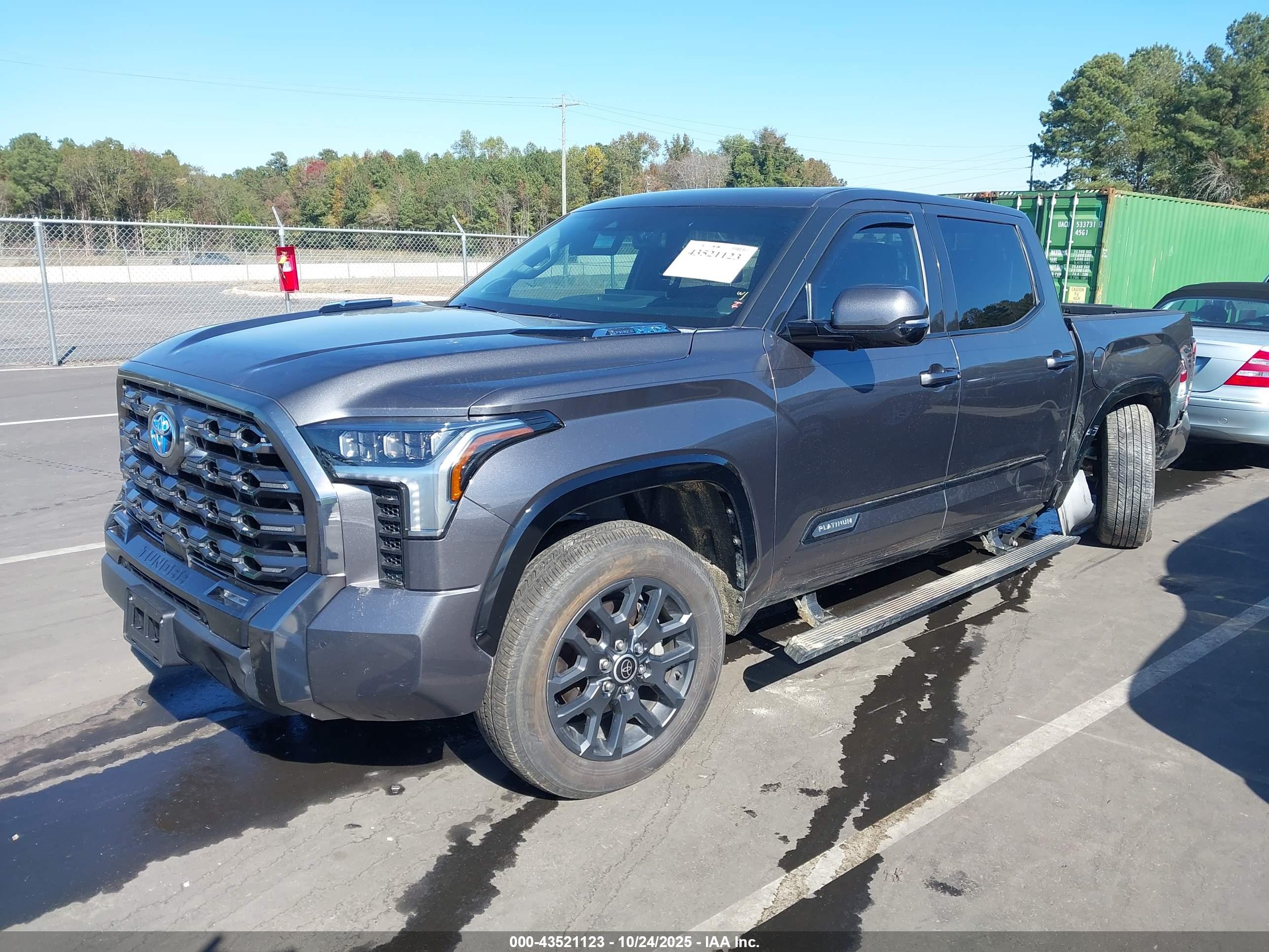 TOYOTA TUNDRA image 2