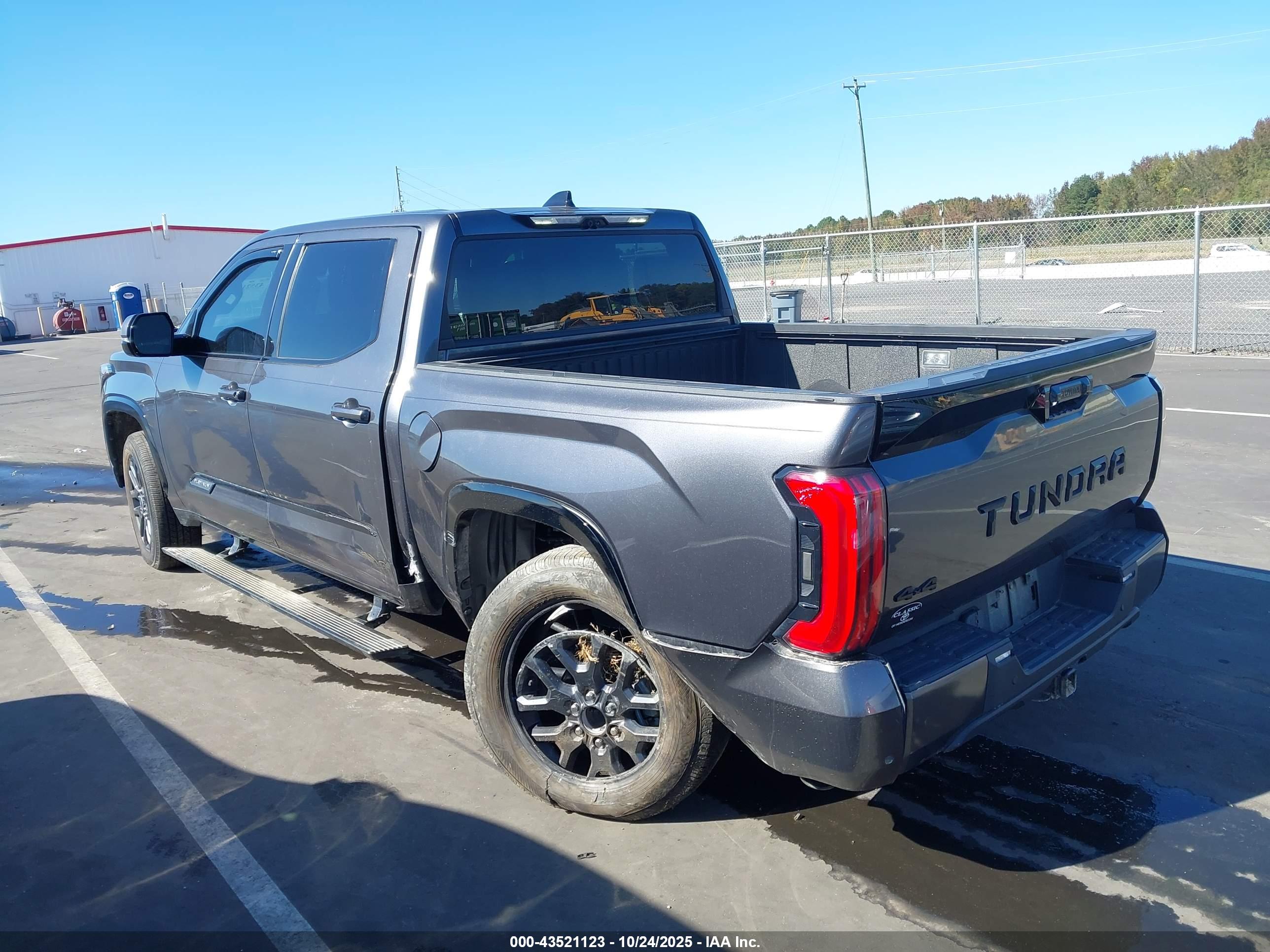 TOYOTA TUNDRA image 3