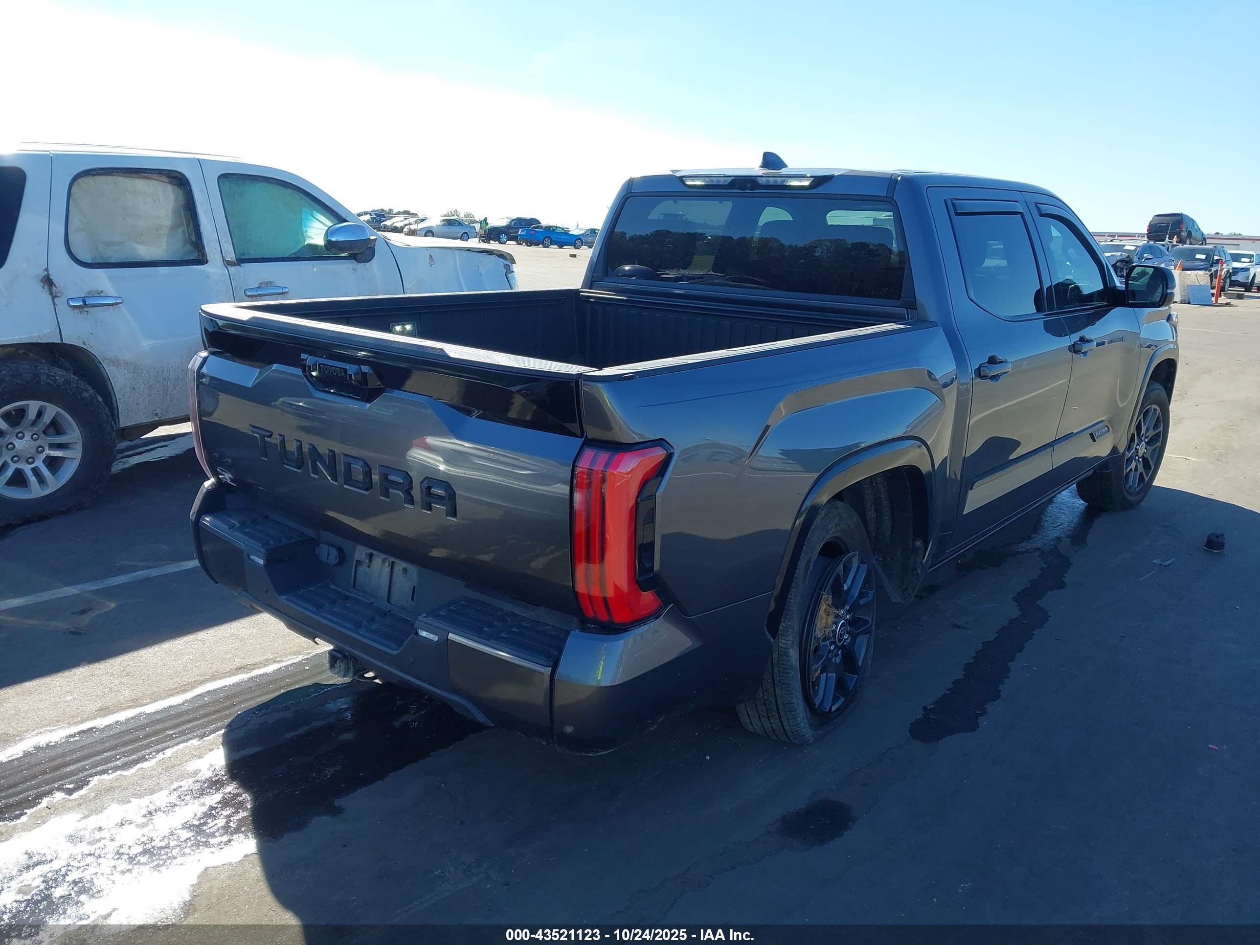 TOYOTA TUNDRA image 4
