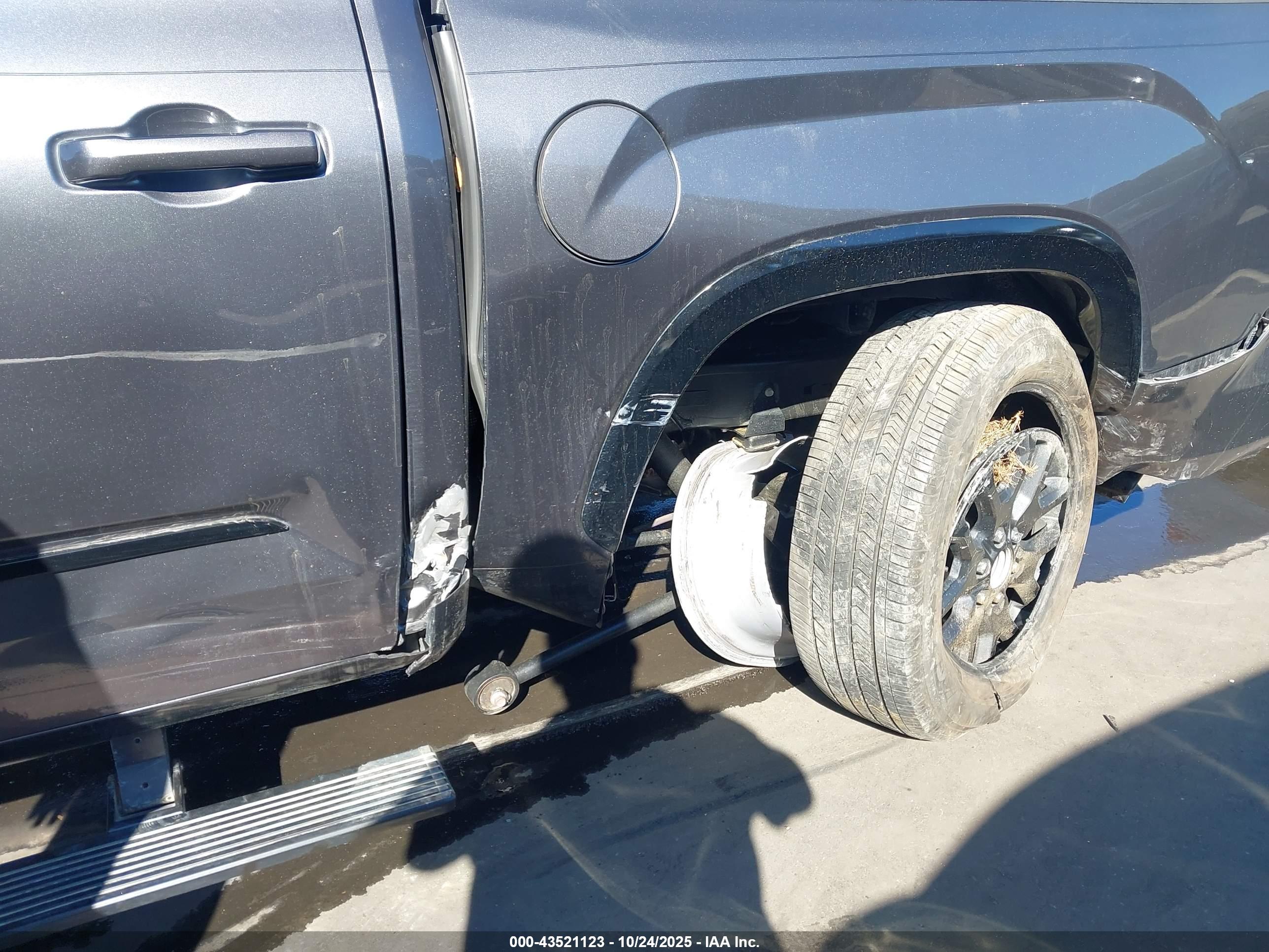 TOYOTA TUNDRA image 6