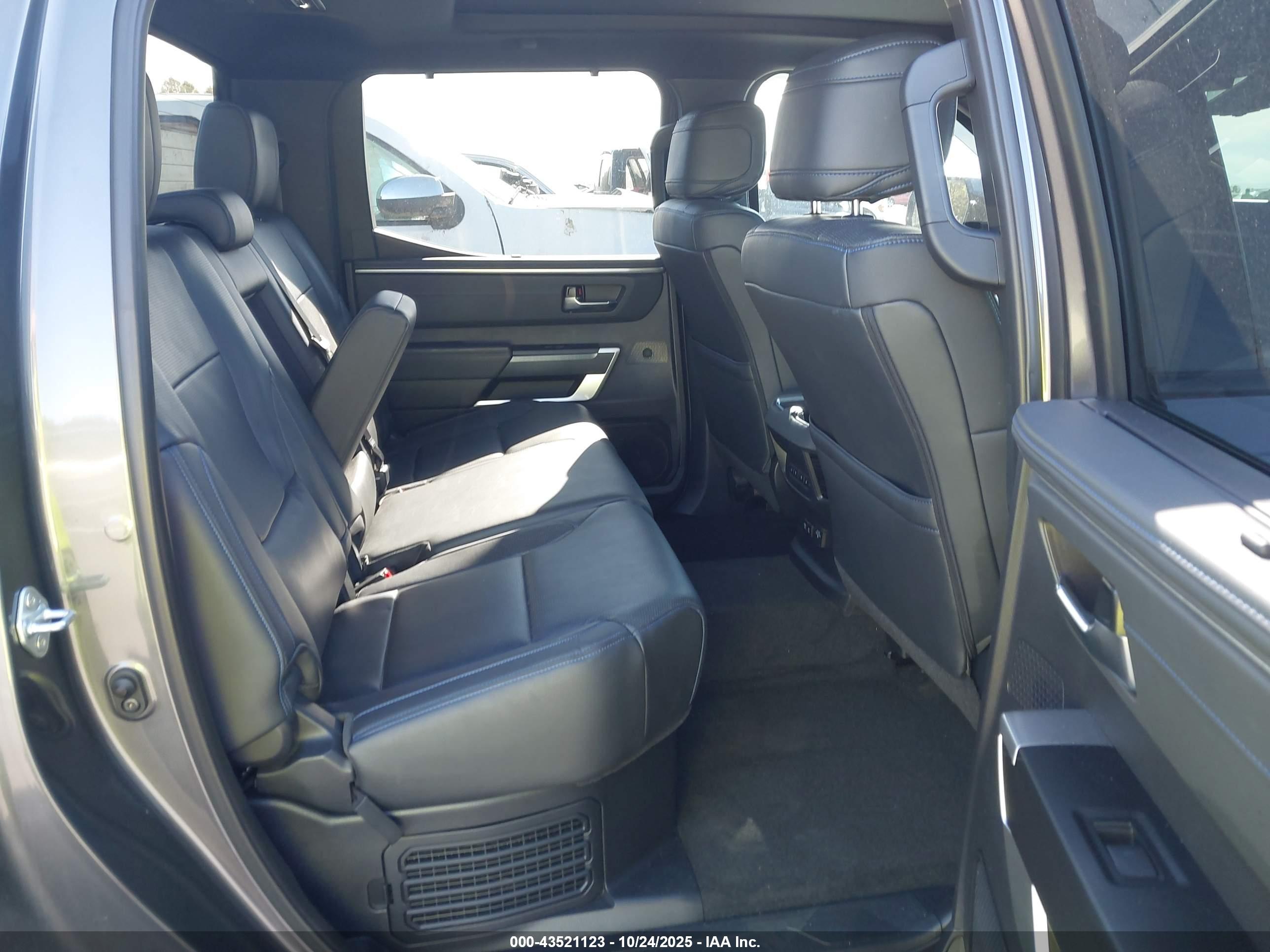 TOYOTA TUNDRA image 8