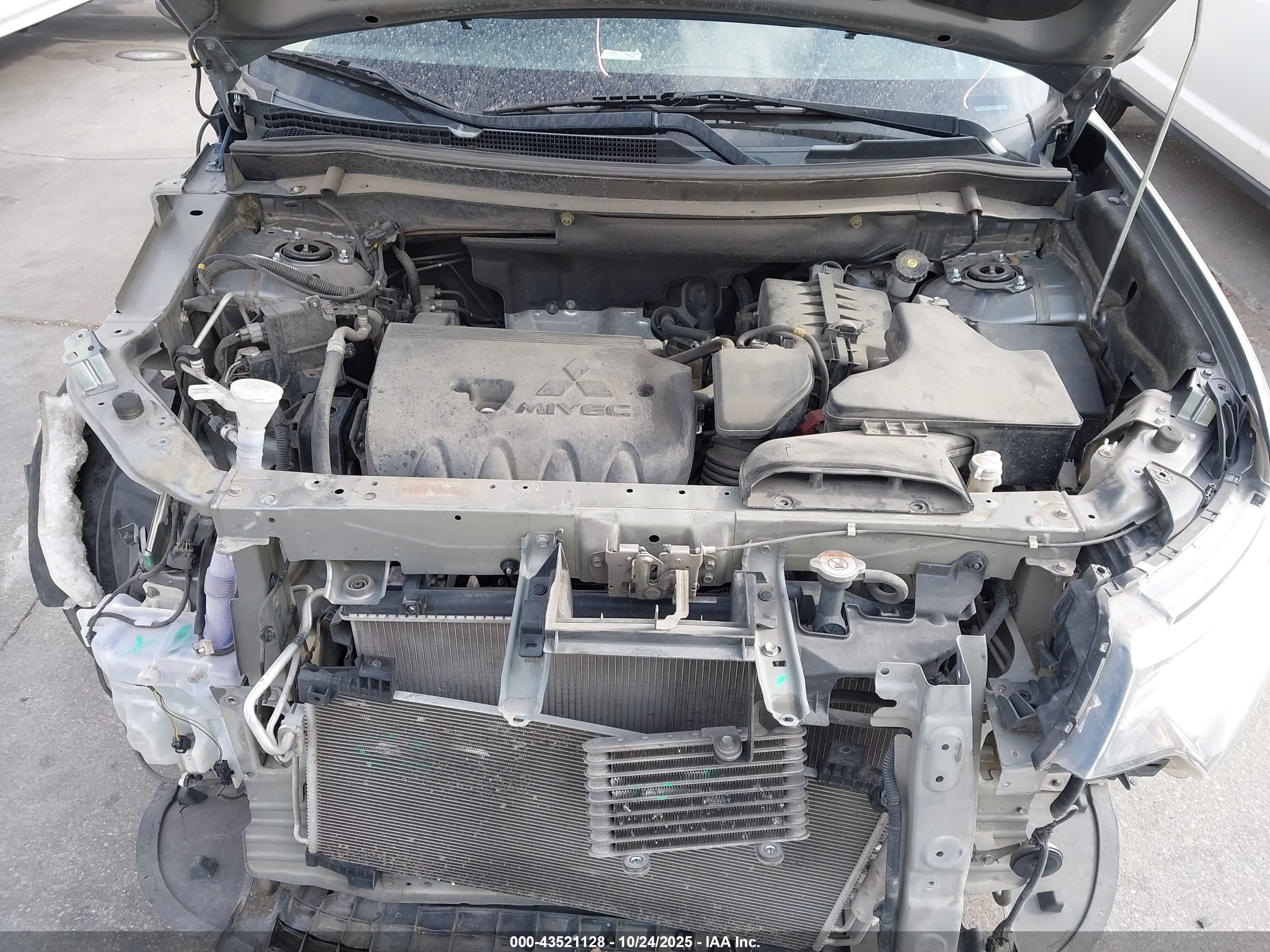 MITSUBISHI OUTLANDER image 10