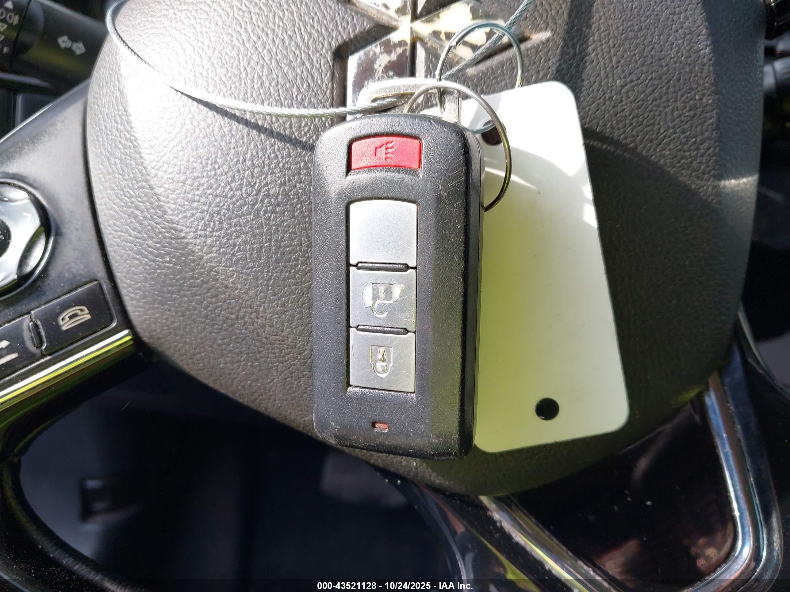 MITSUBISHI OUTLANDER image 11