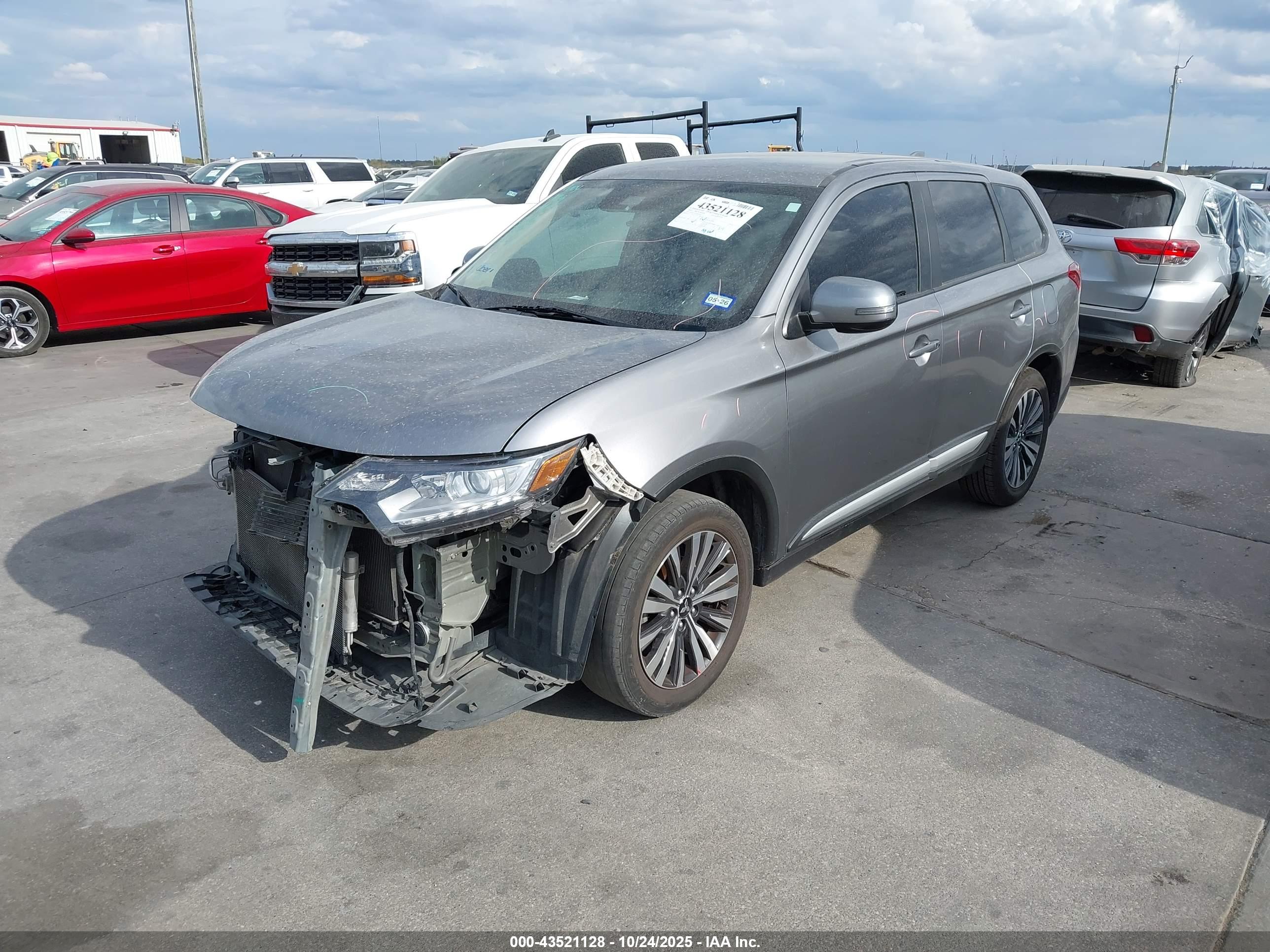 MITSUBISHI OUTLANDER image 2