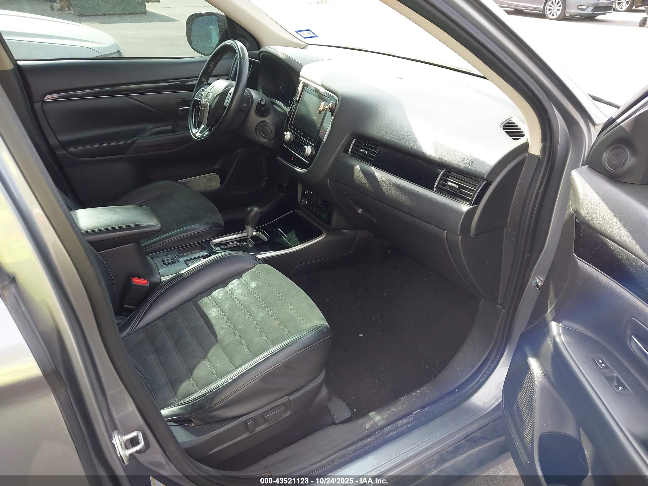 MITSUBISHI OUTLANDER image 5
