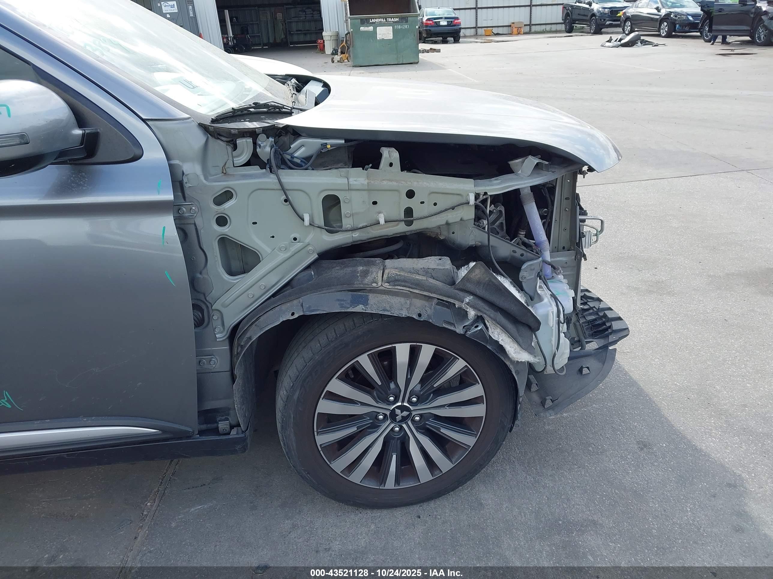 MITSUBISHI OUTLANDER image 6