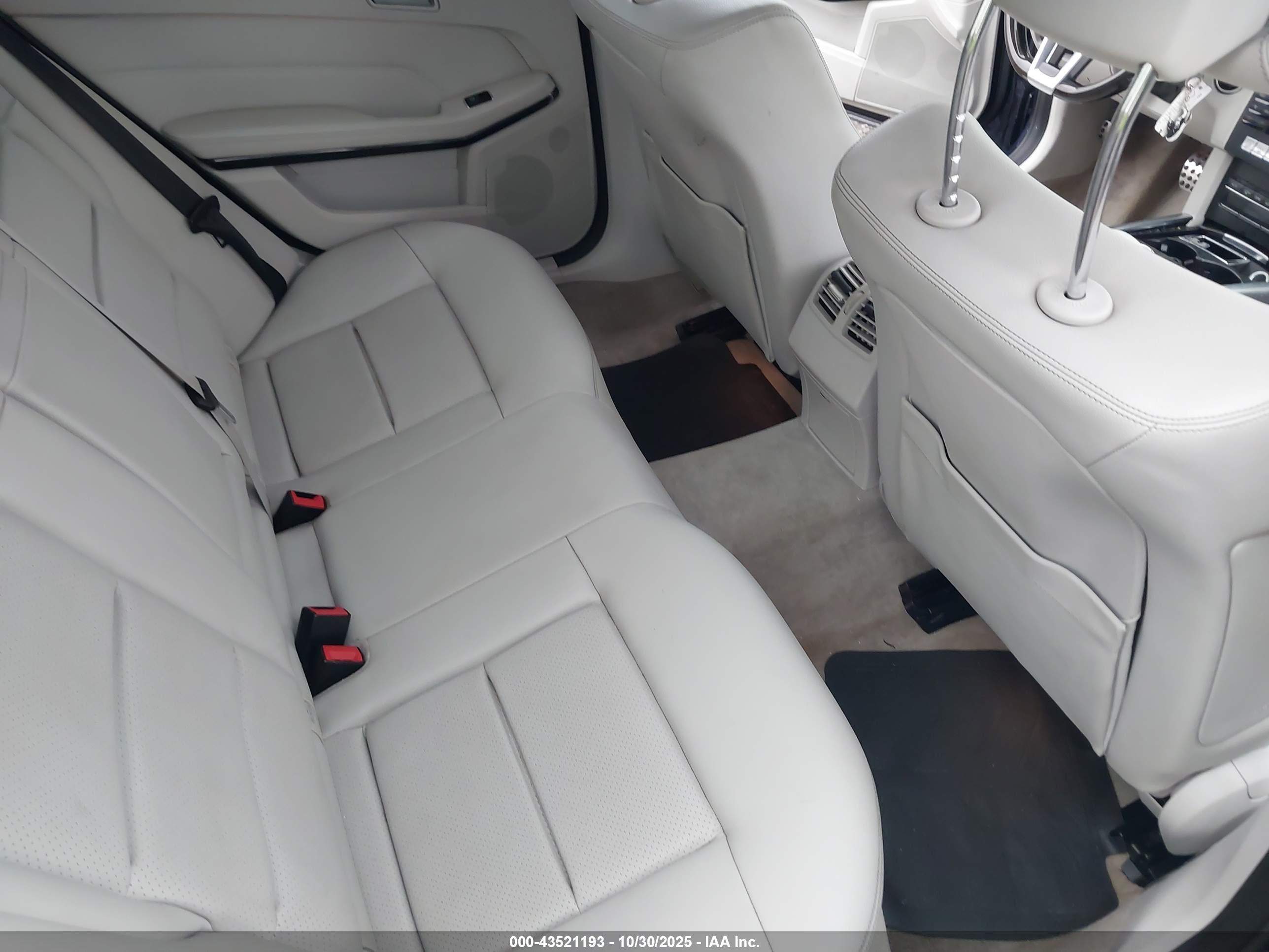 MERCEDES-BENZ E image 8
