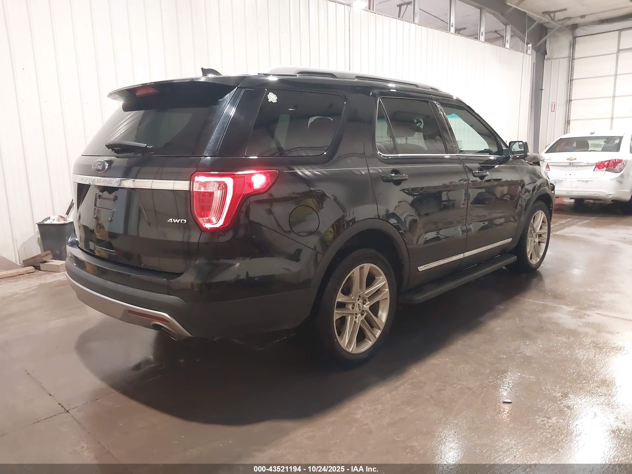 FORD EXPLORER image 4