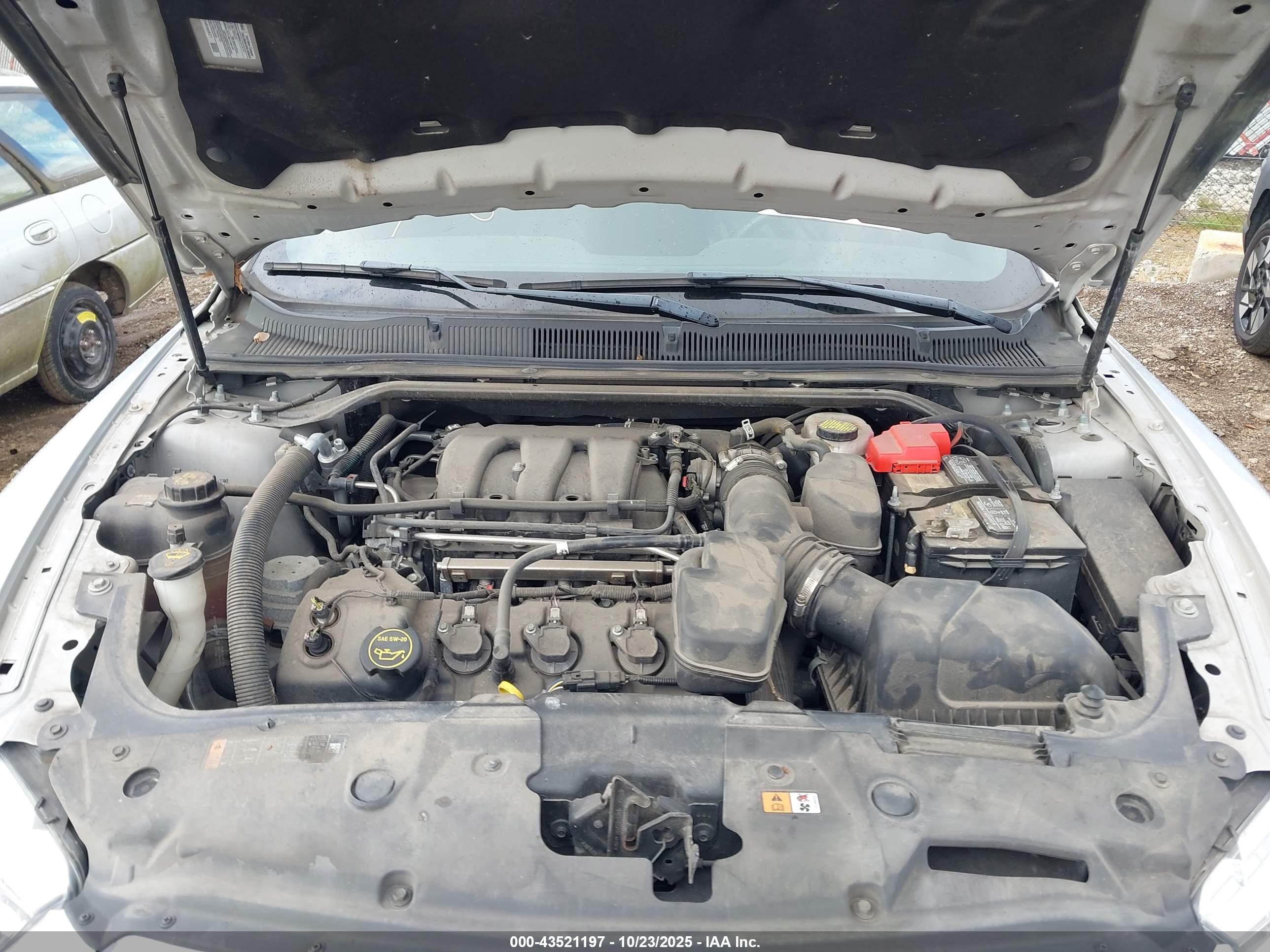 FORD TAURUS image 10