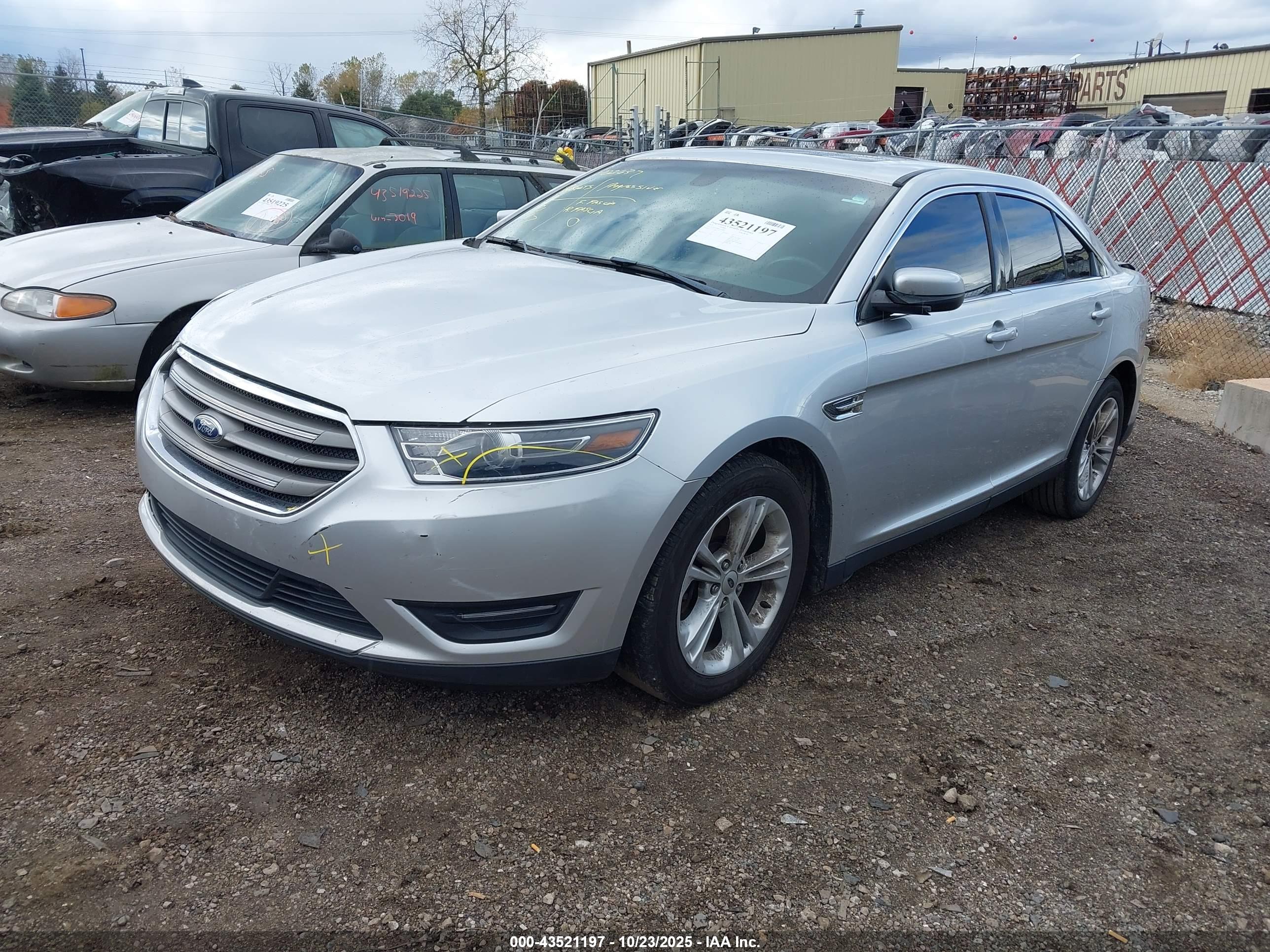 FORD TAURUS image 2