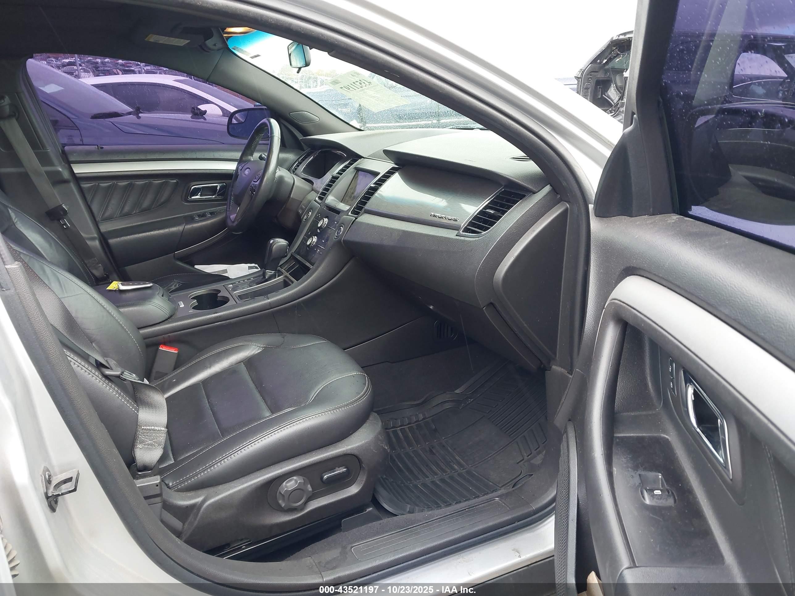 FORD TAURUS image 5