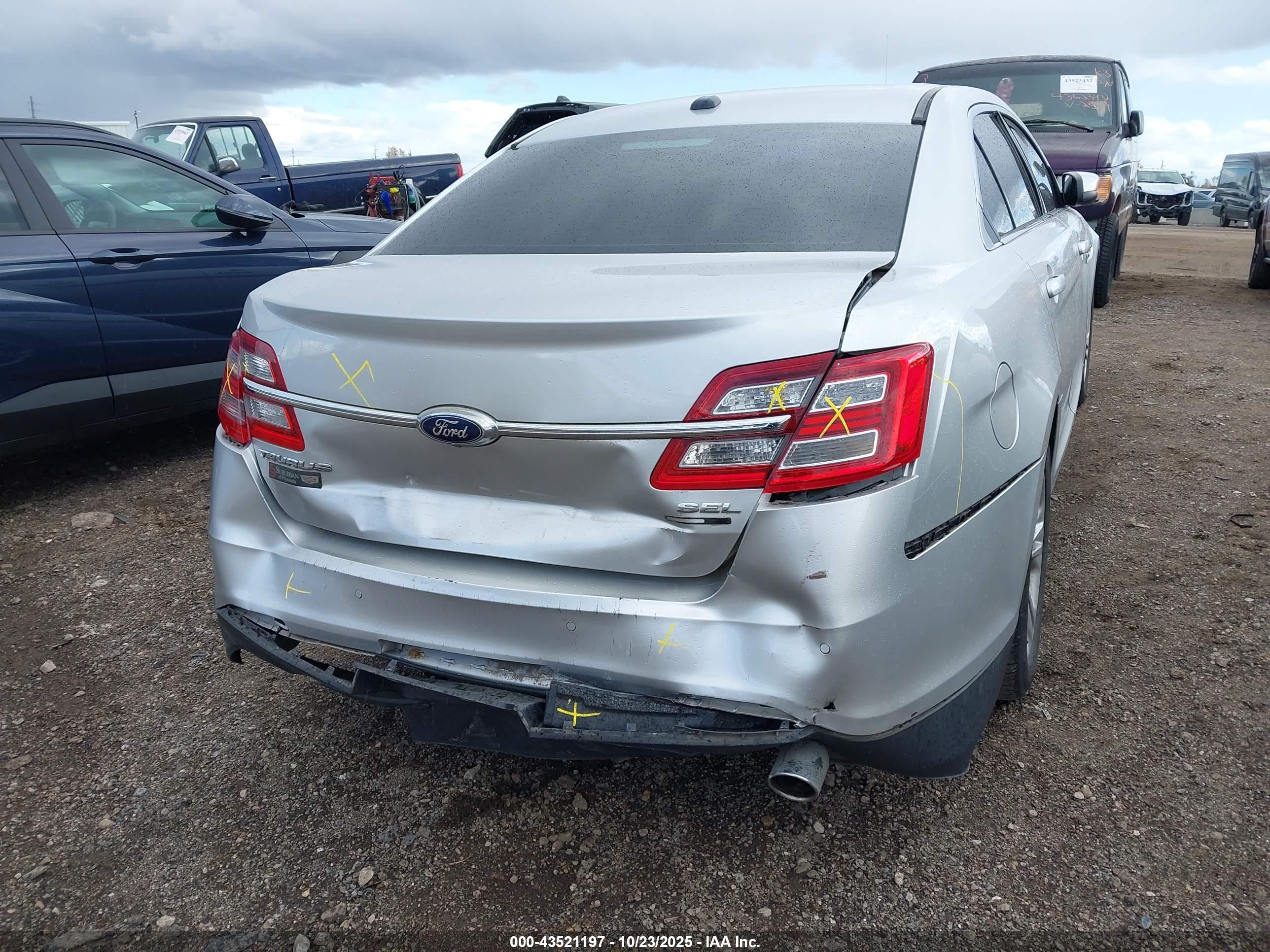 FORD TAURUS image 6