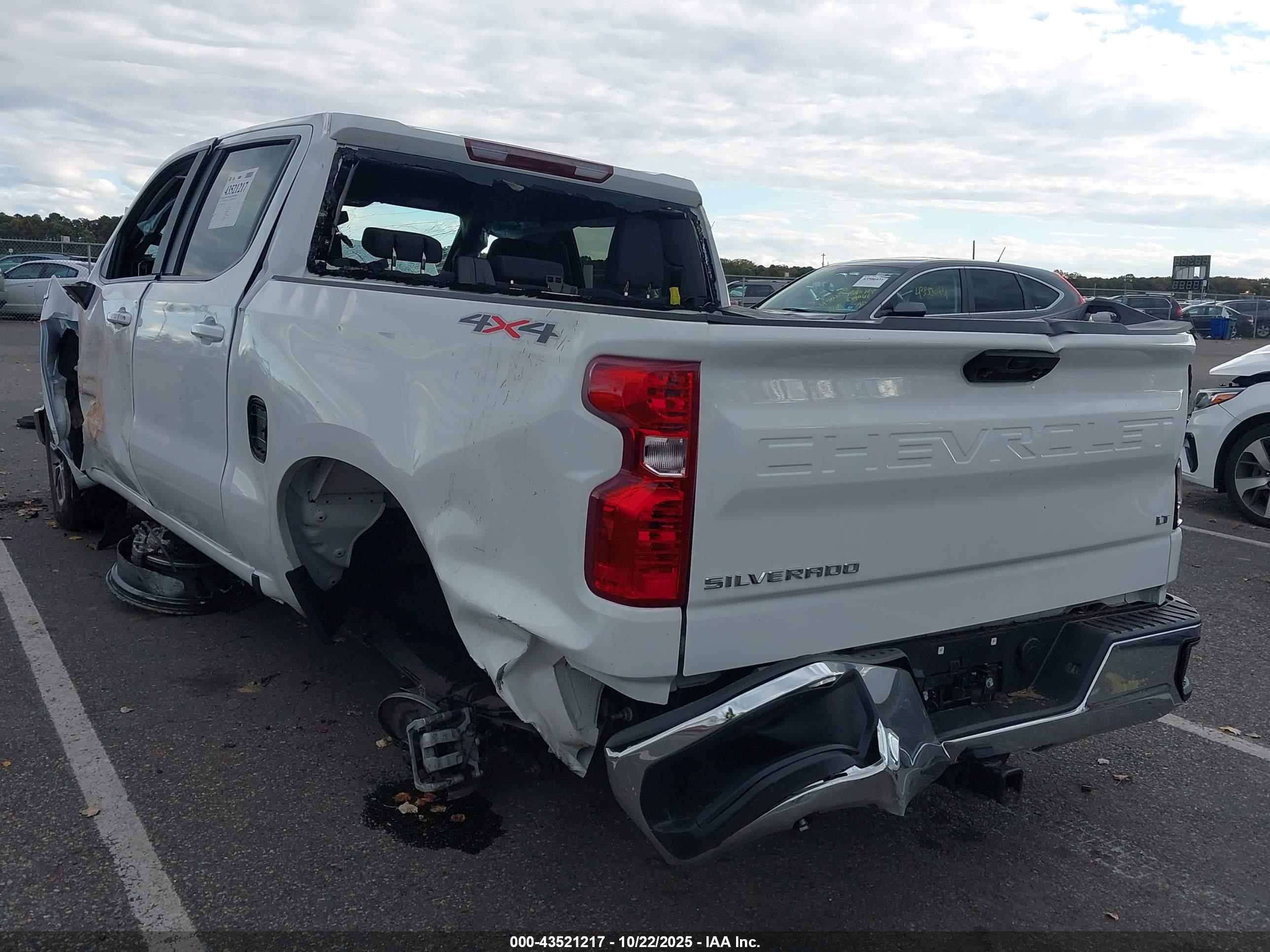 CHEVROLET SILVERADO image 3