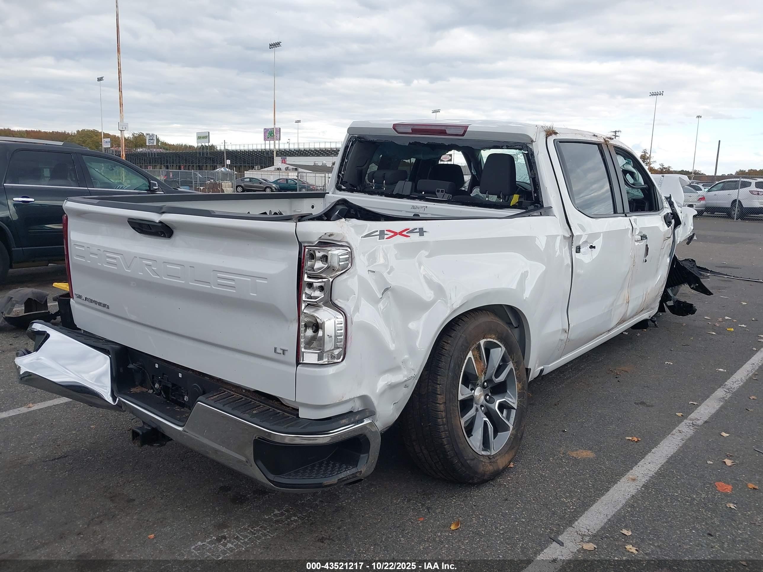 CHEVROLET SILVERADO image 4