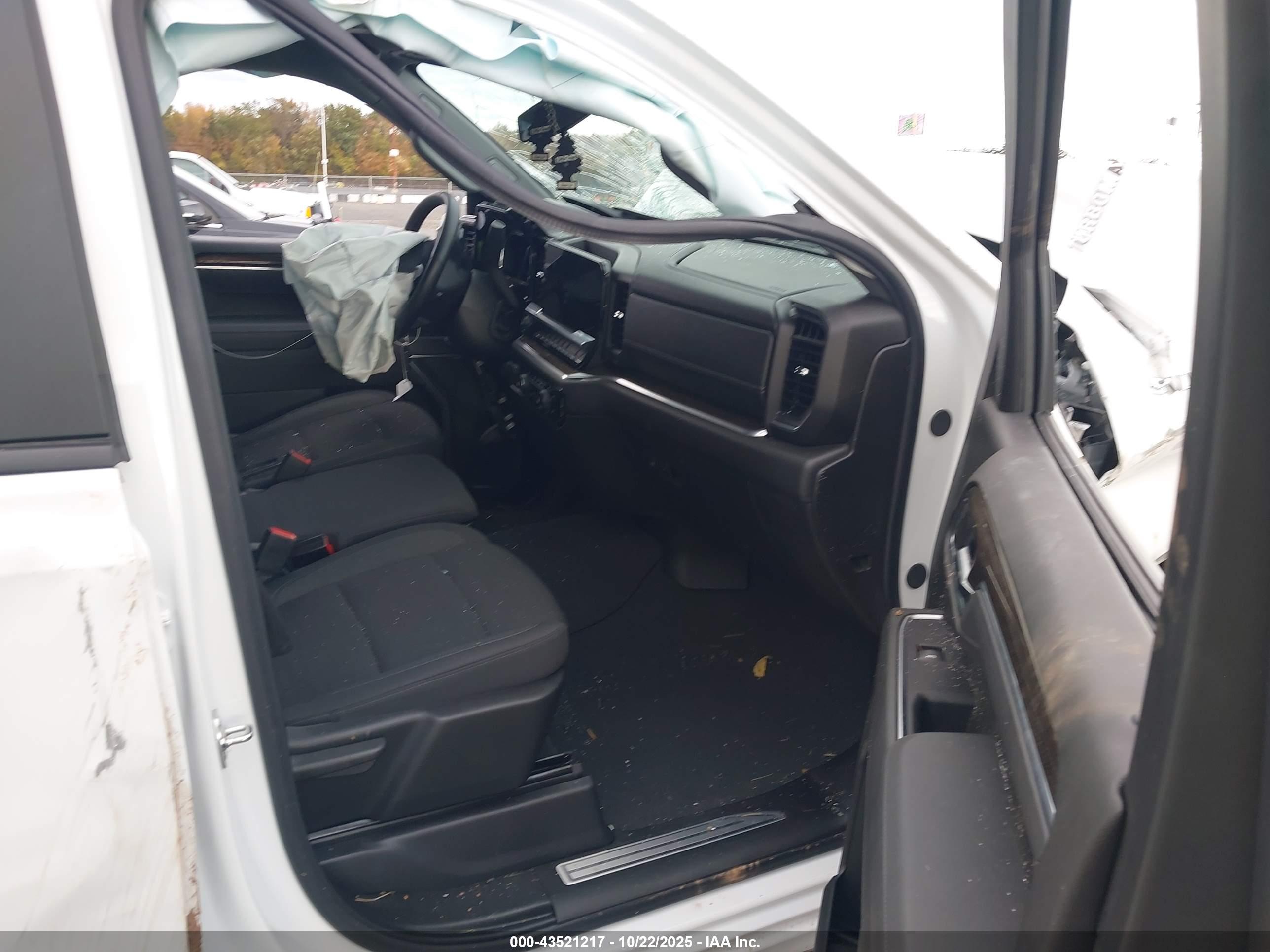 CHEVROLET SILVERADO image 5