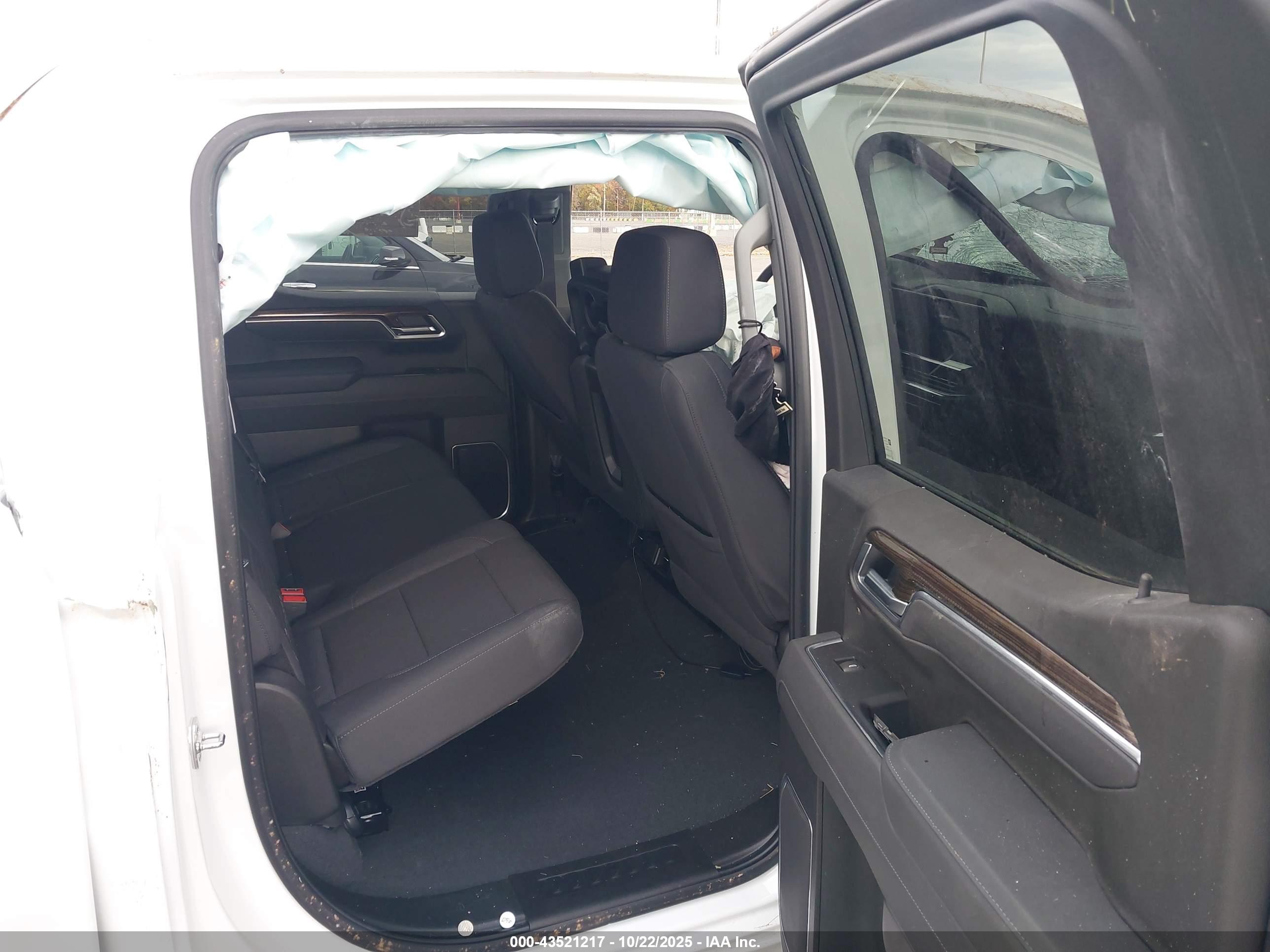 CHEVROLET SILVERADO image 8