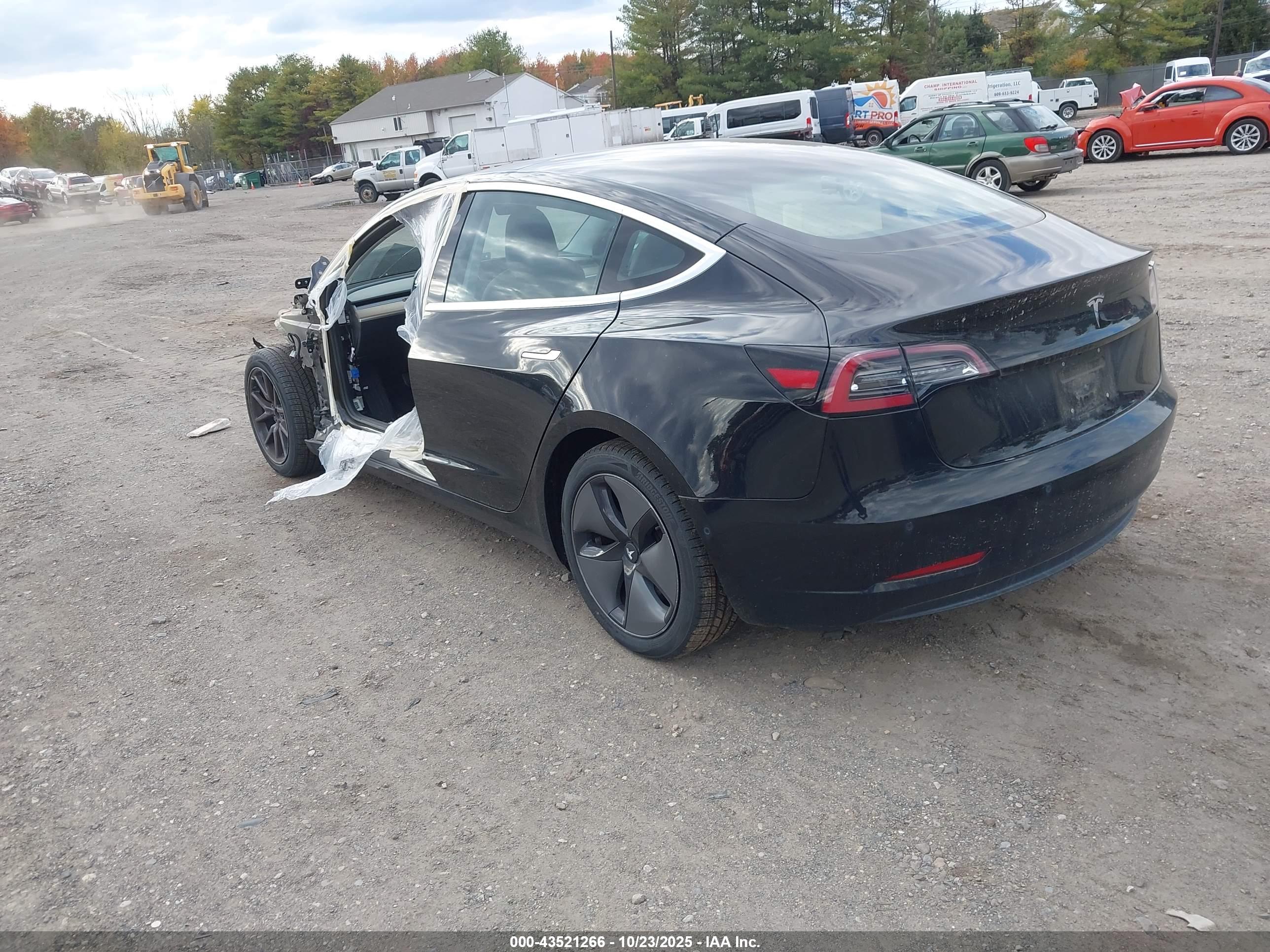 TESLA MODEL image 3