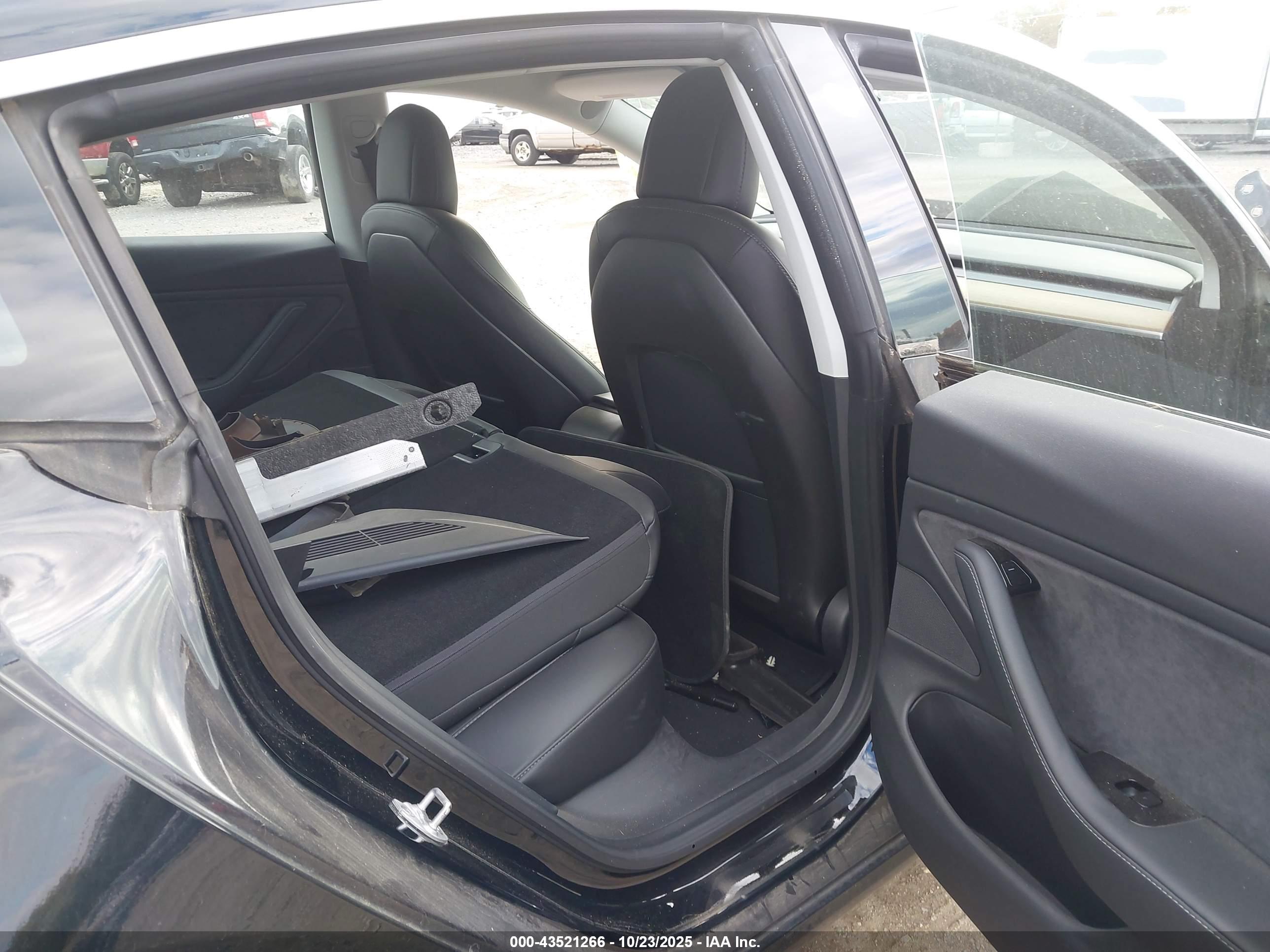 TESLA MODEL image 8