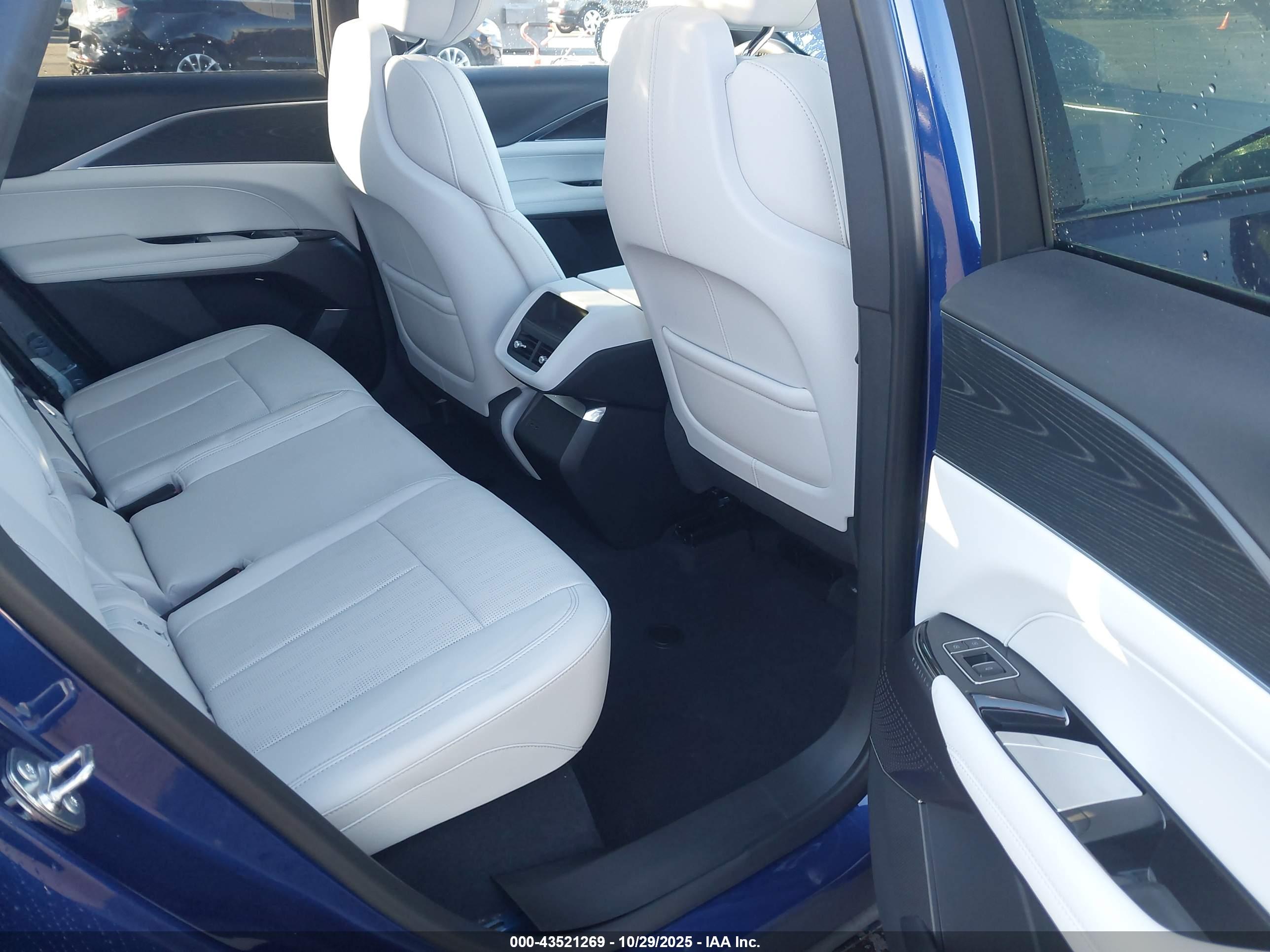 CADILLAC LYRIQ image 8