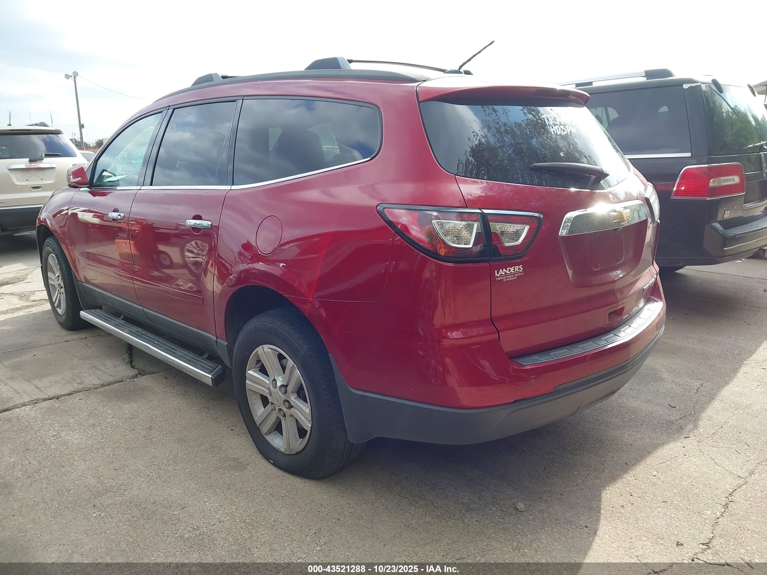 CHEVROLET TRAVERSE image 3